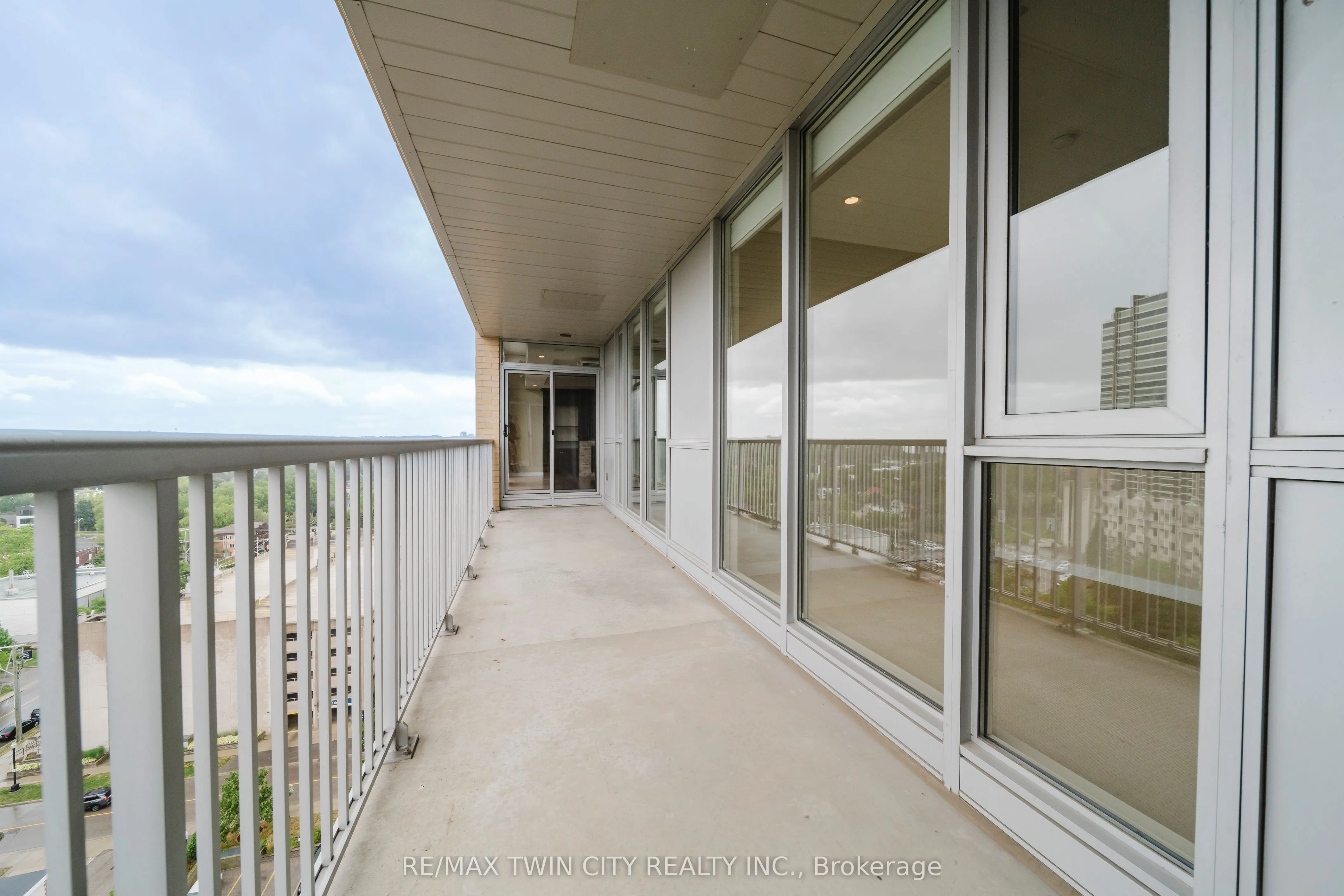 191 King Street S, #1306