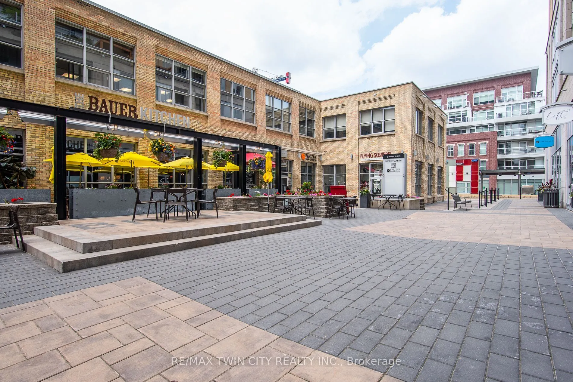 191 King Street S, #1306