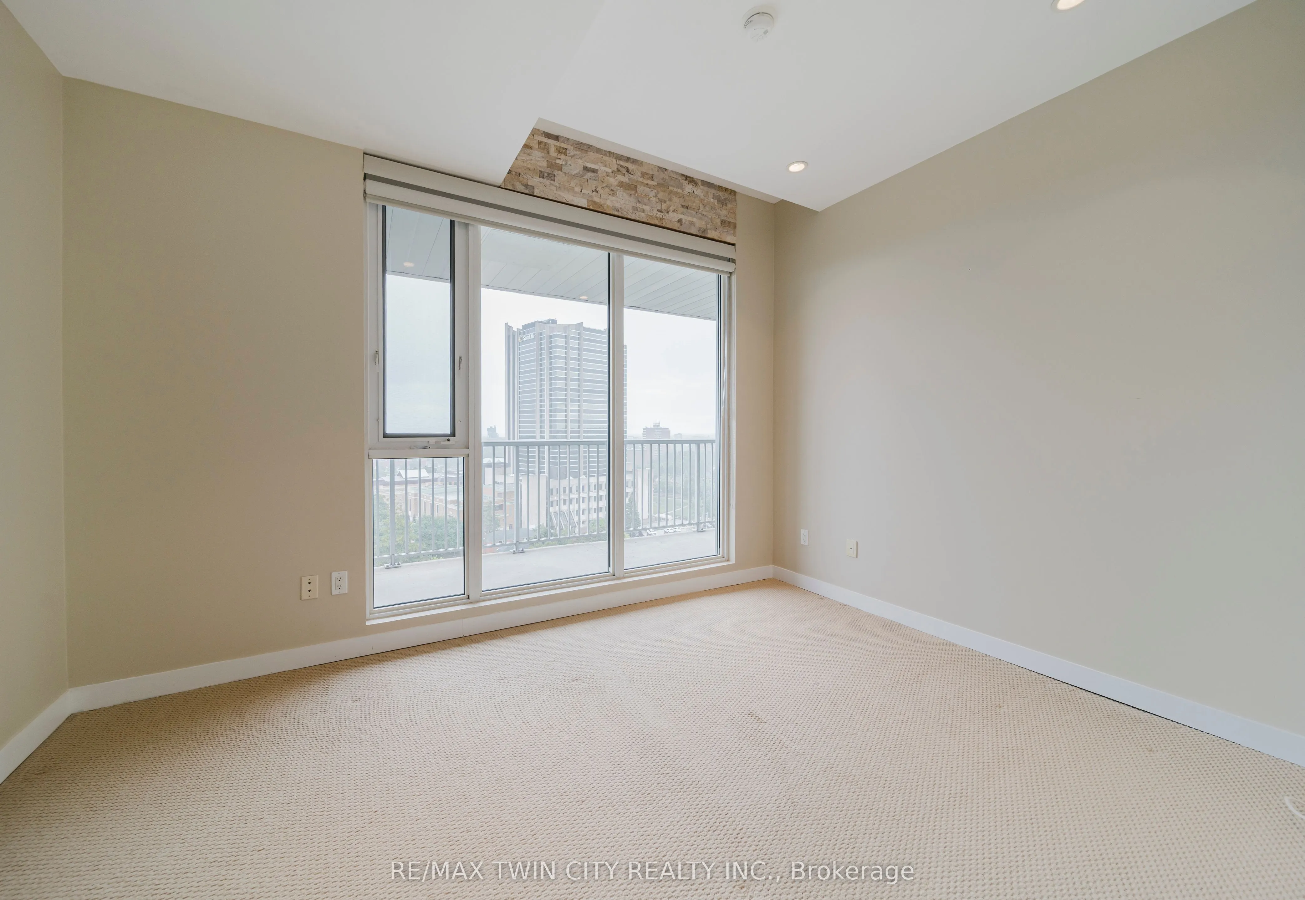 191 King Street S, #1306