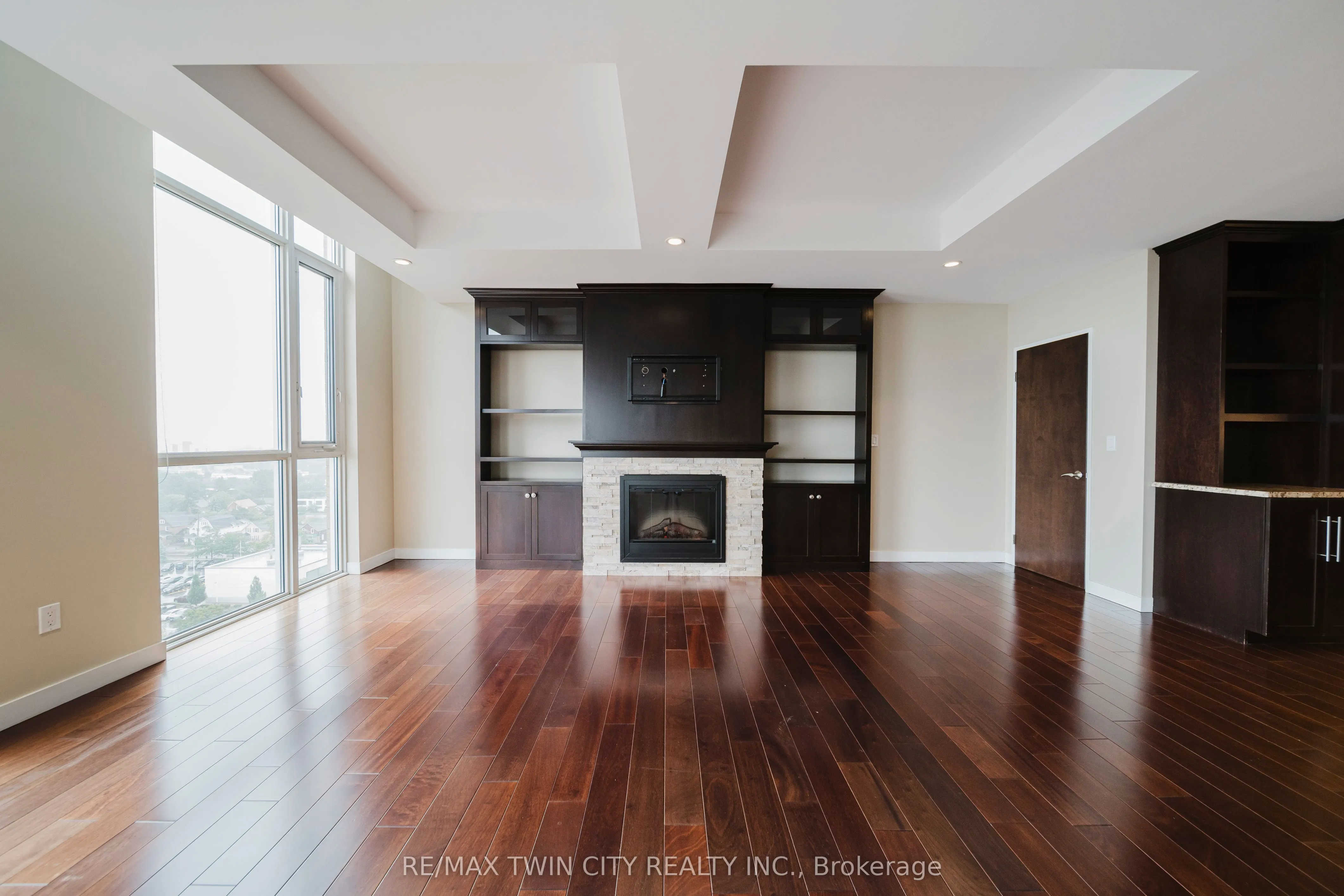 191 King Street S, #1306