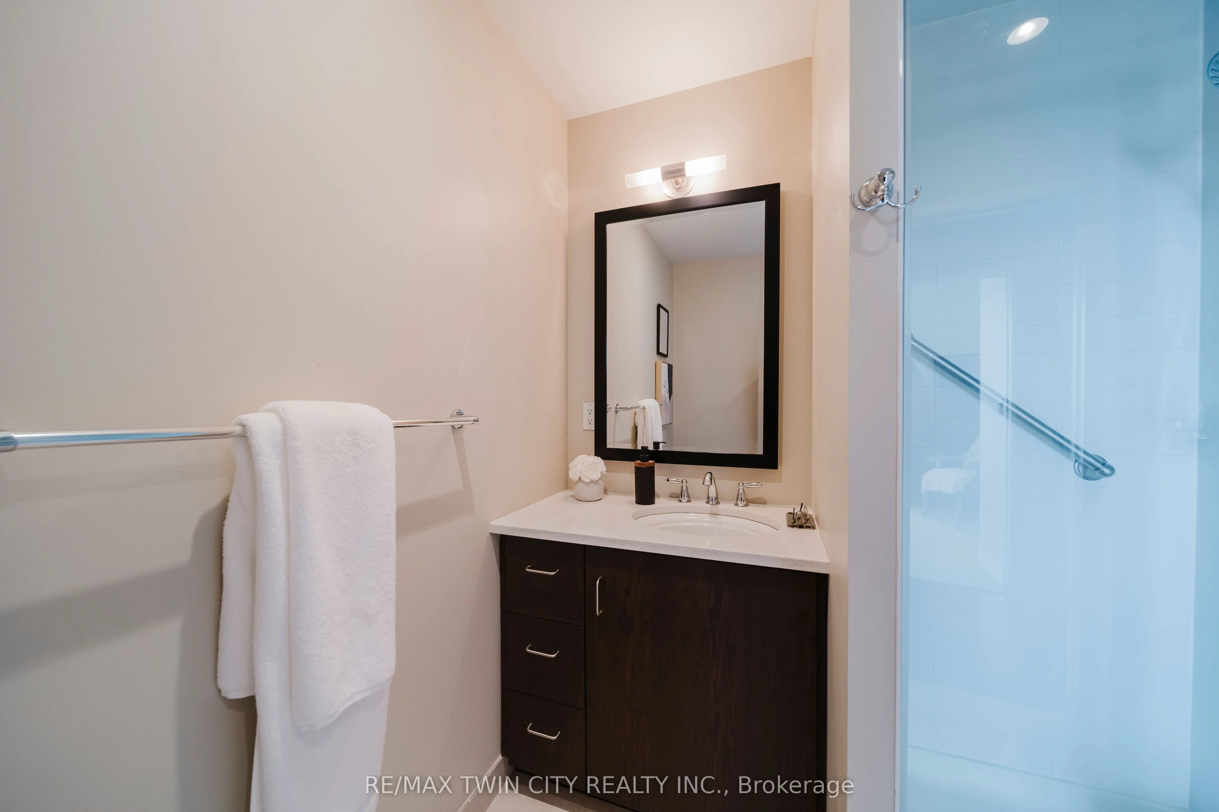 191 King Street S, #1306