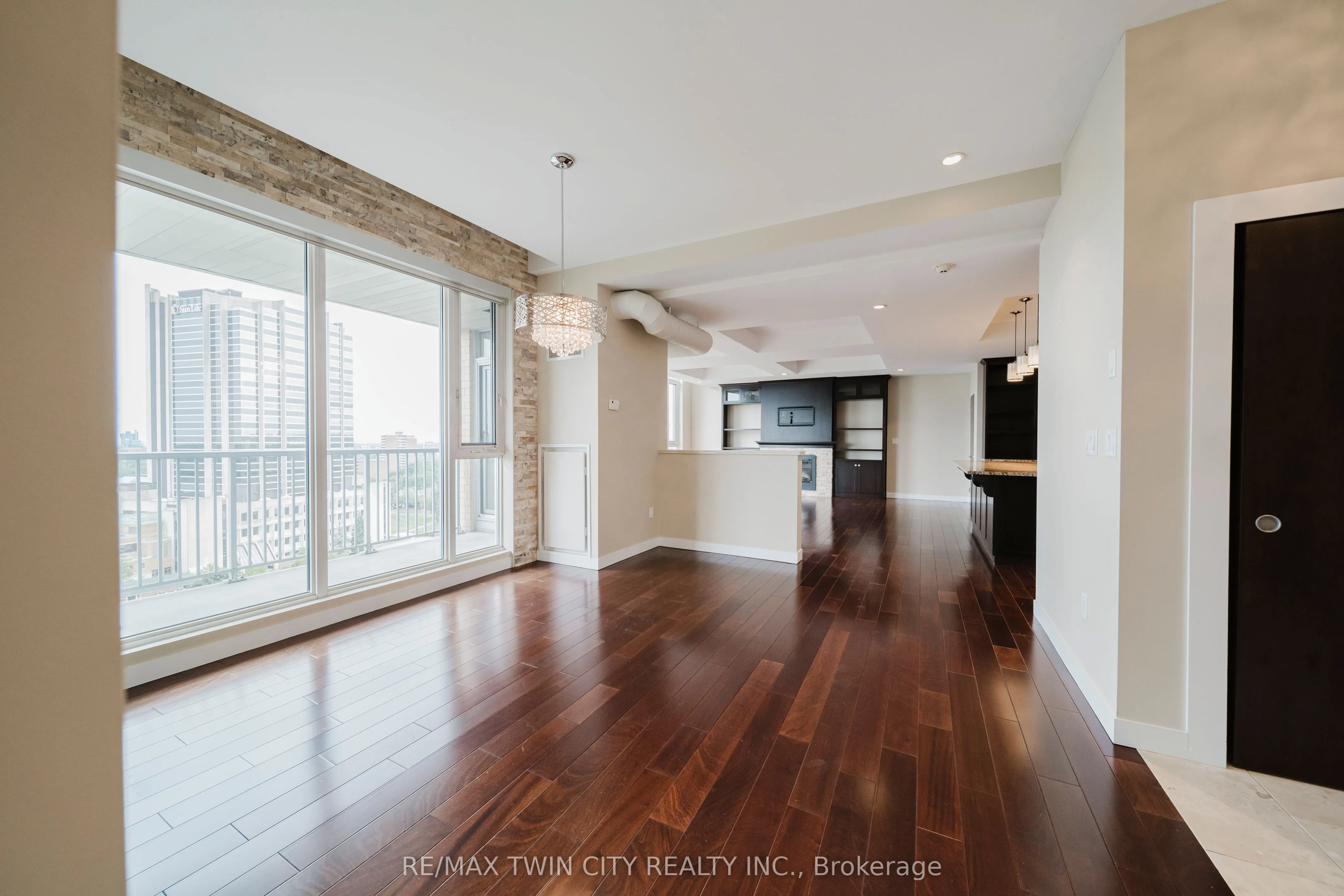 191 King Street S, #1306