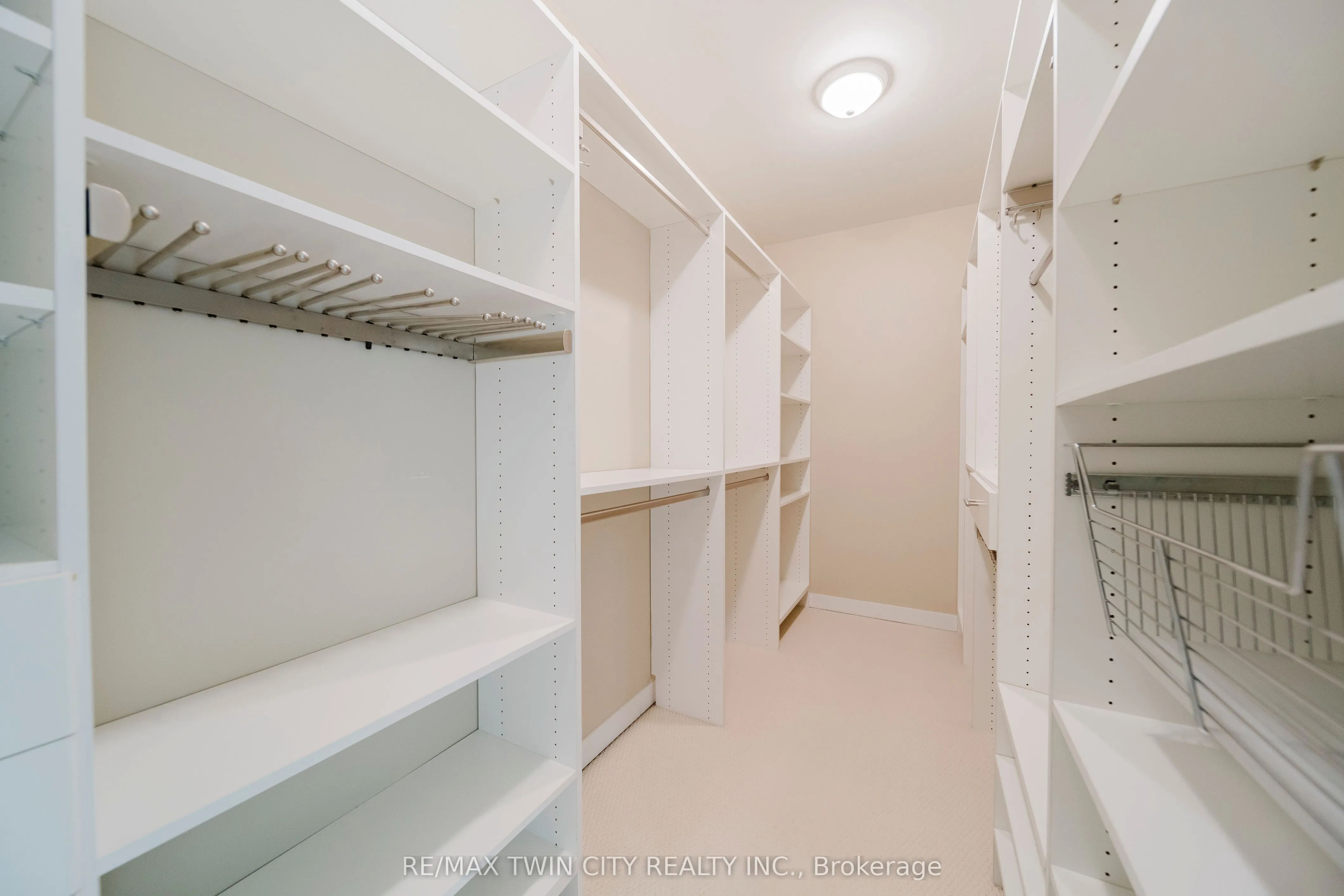 191 King Street S, #1306