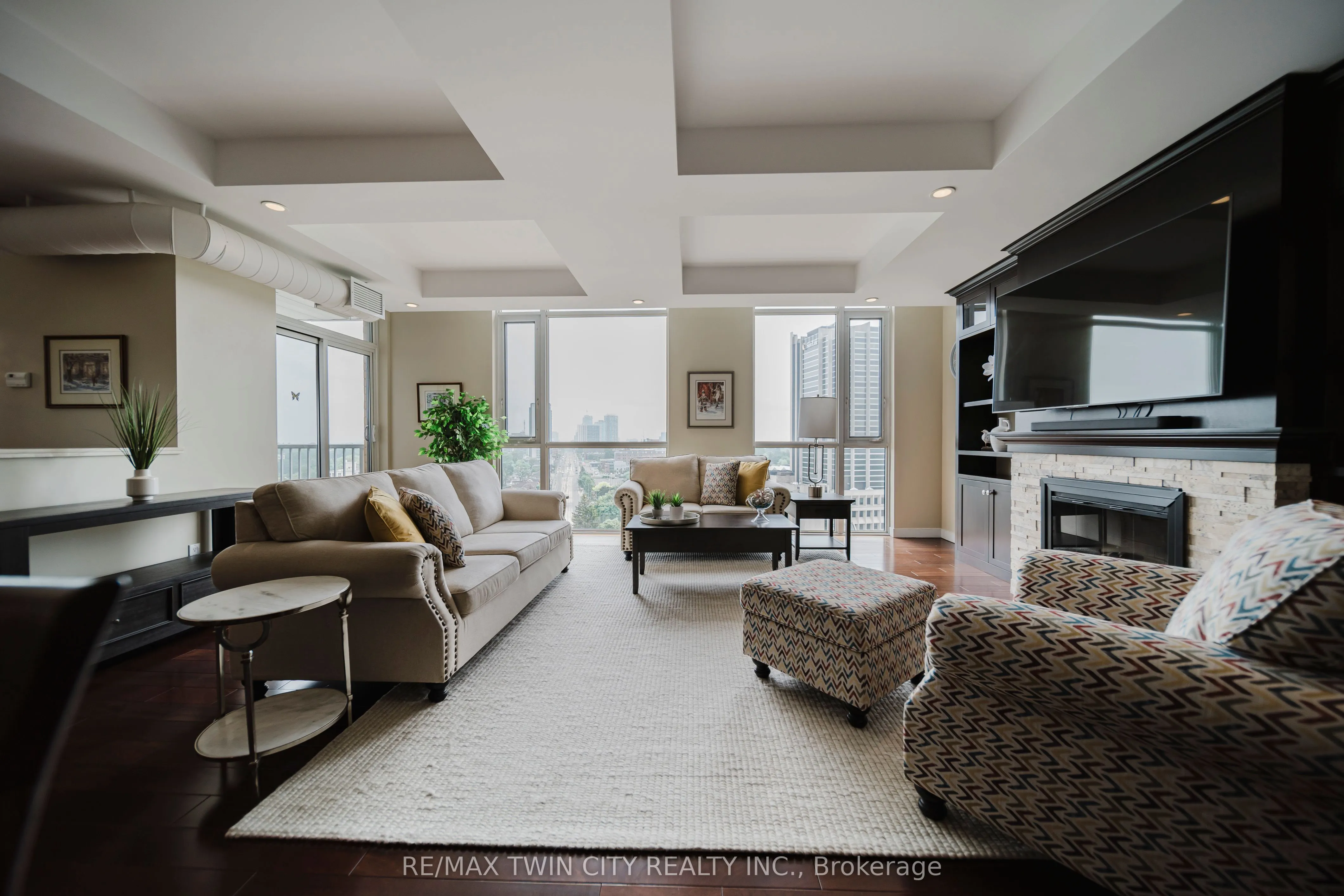 191 King Street S, #1306