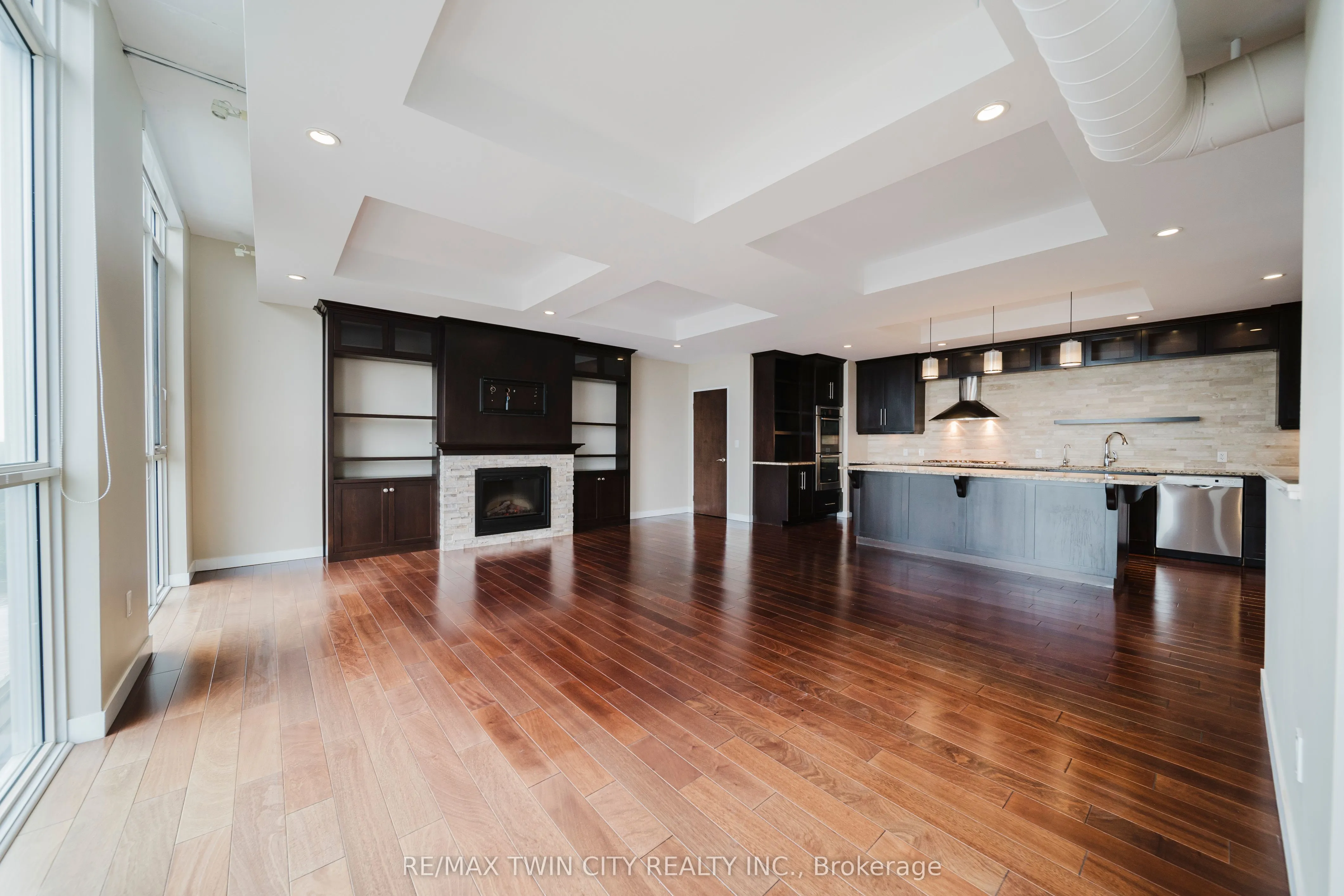 191 King Street S, #1306