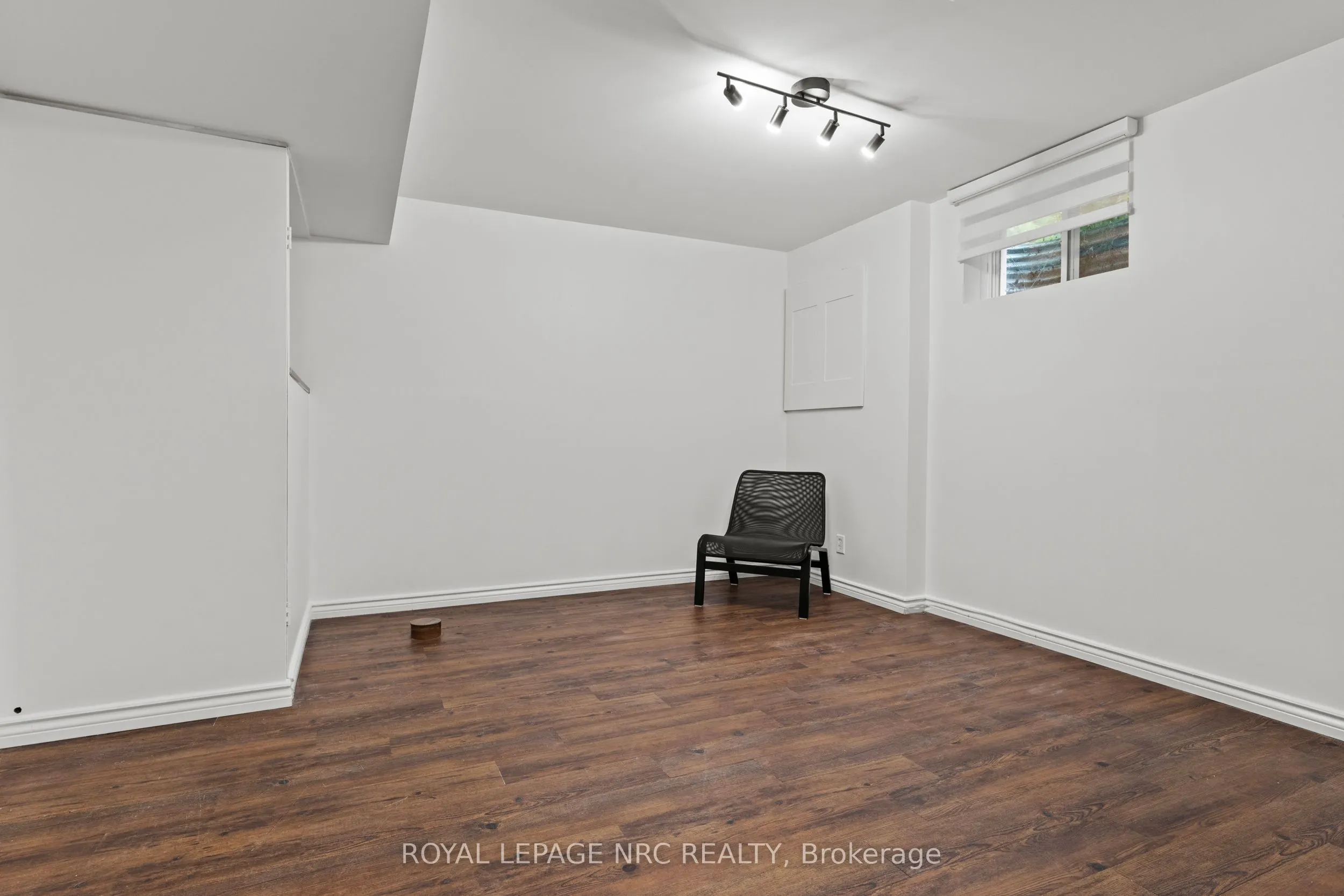 33 BROADWAY Avenue