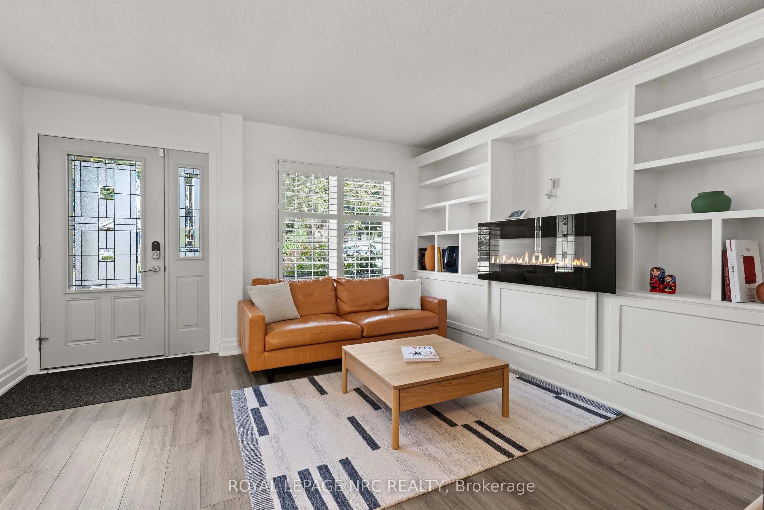 33 BROADWAY Avenue