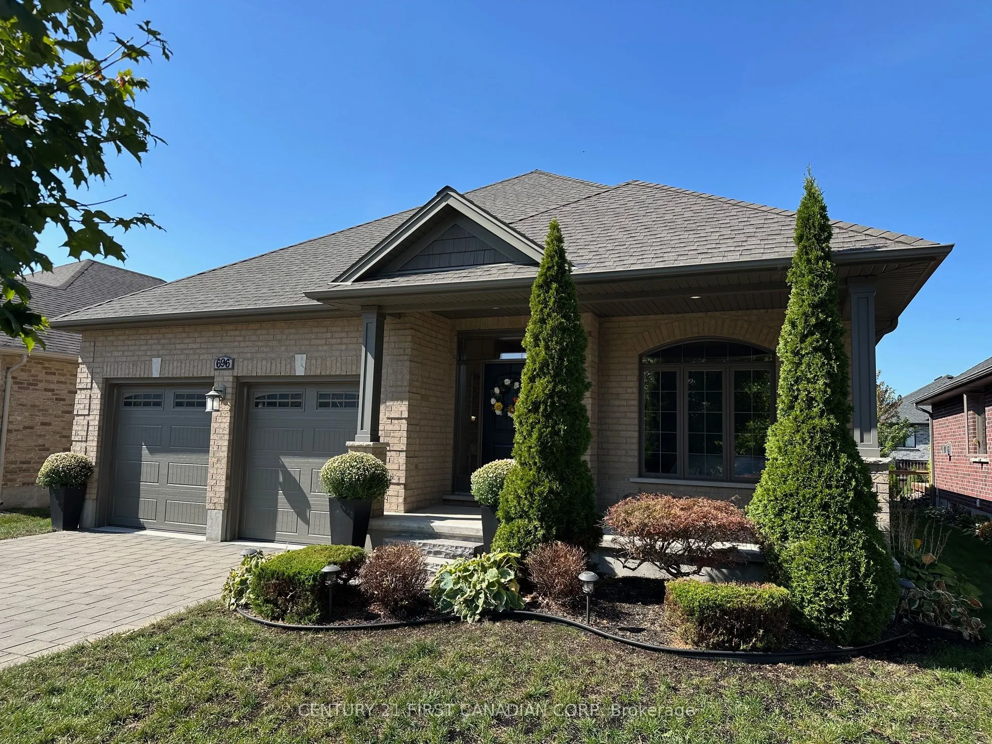 696 BENNETT Crescent
