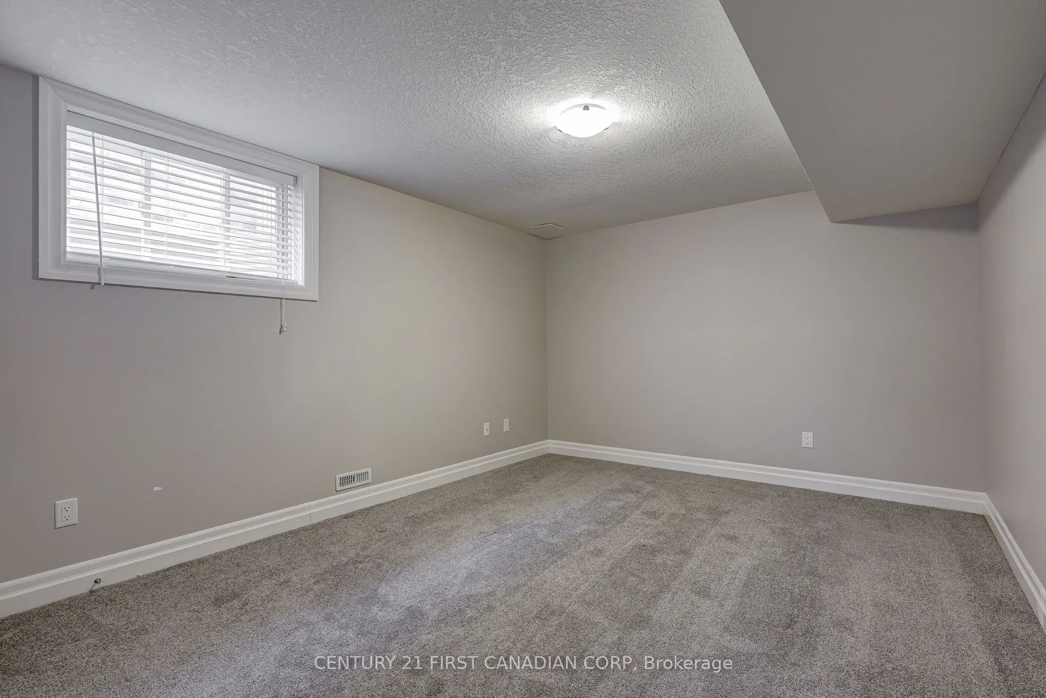 696 BENNETT Crescent