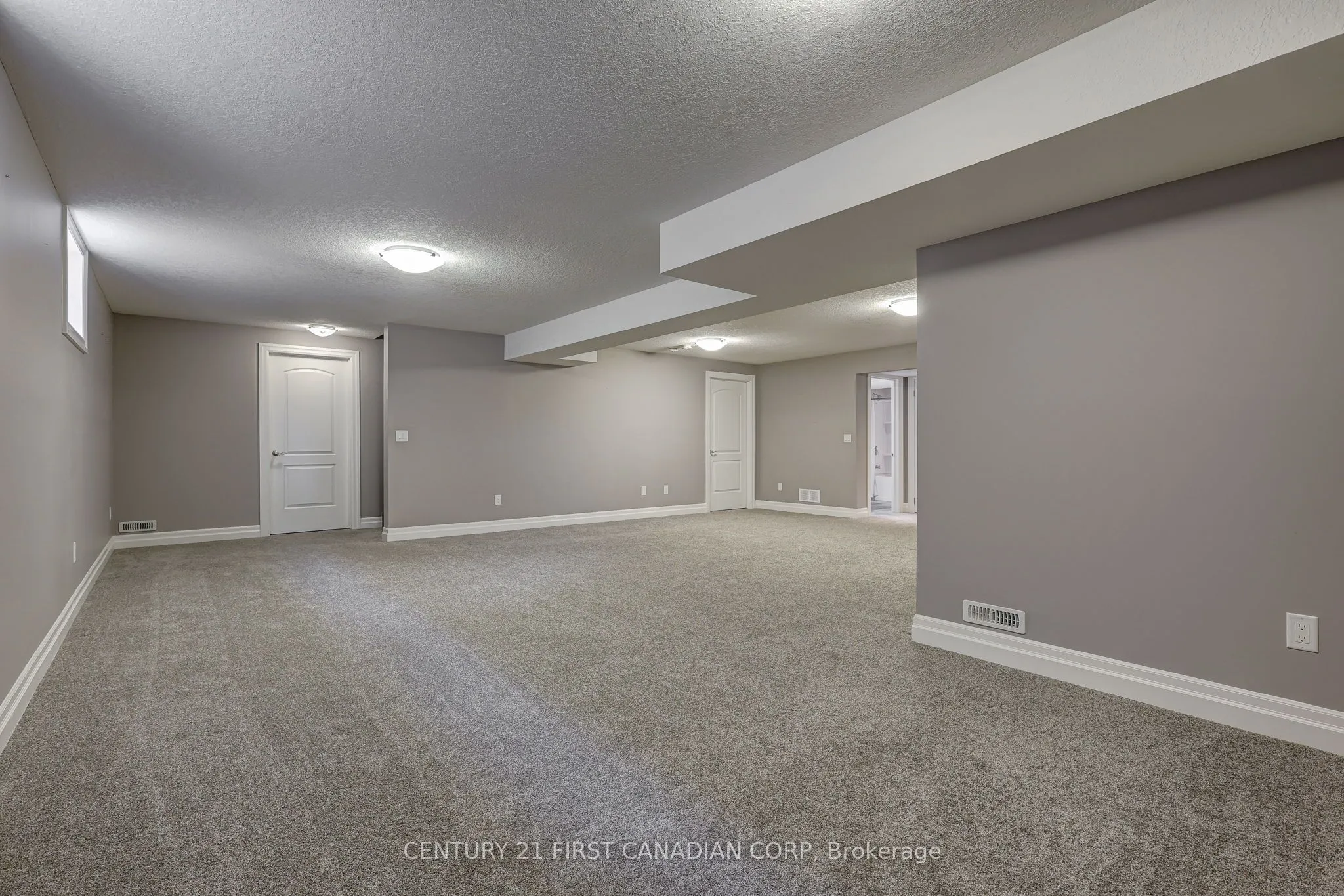 696 BENNETT Crescent