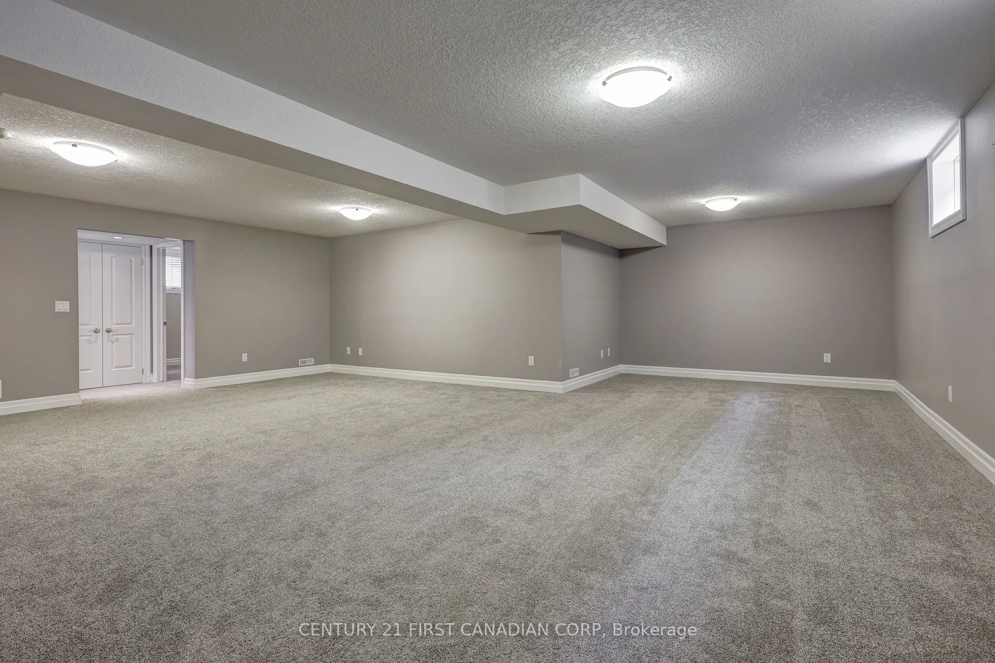 696 BENNETT Crescent