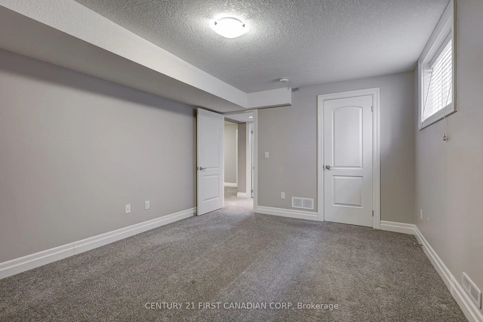 696 BENNETT Crescent