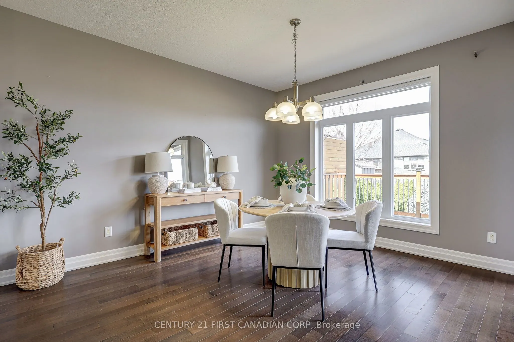 696 BENNETT Crescent