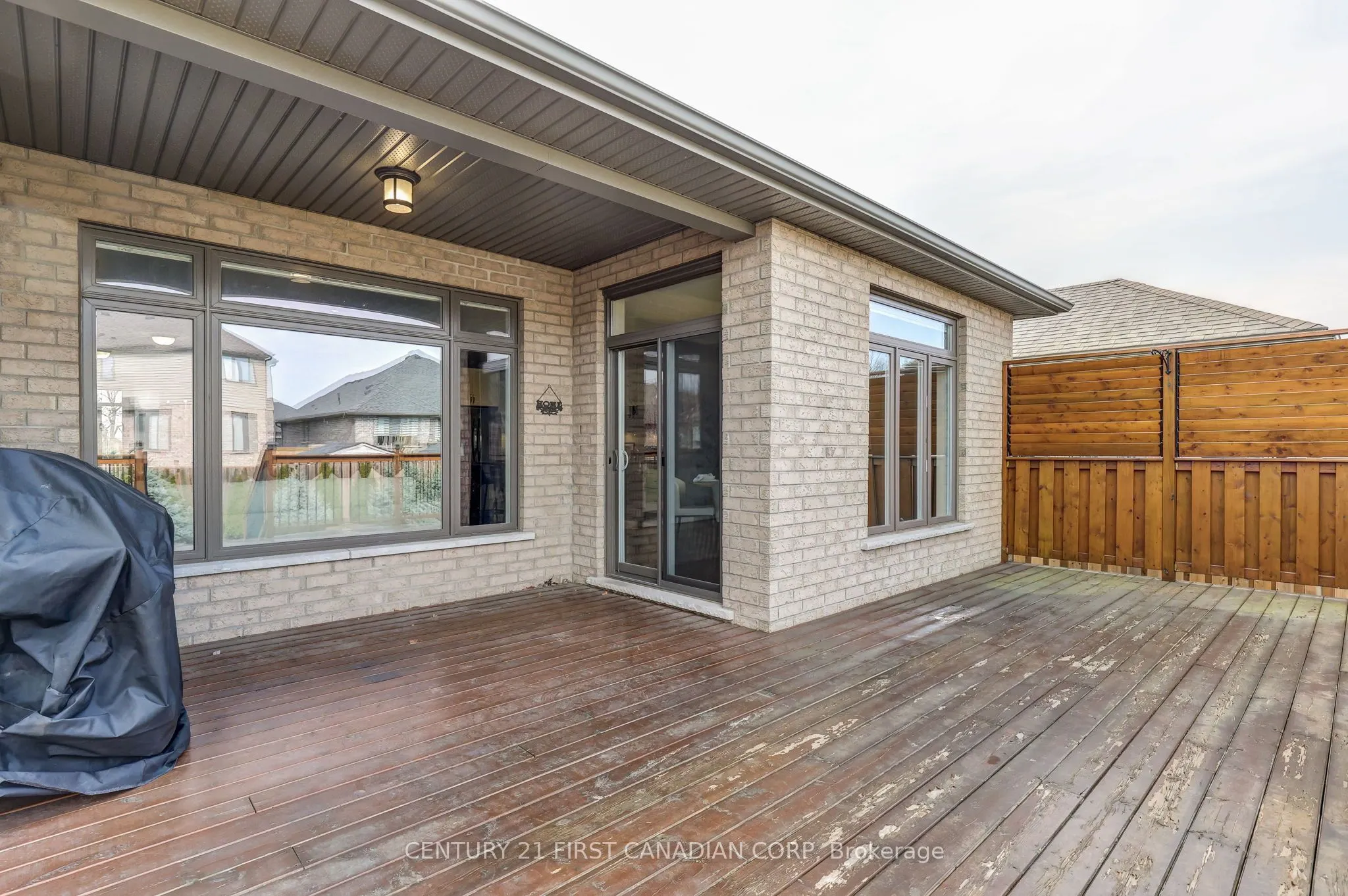 696 BENNETT Crescent