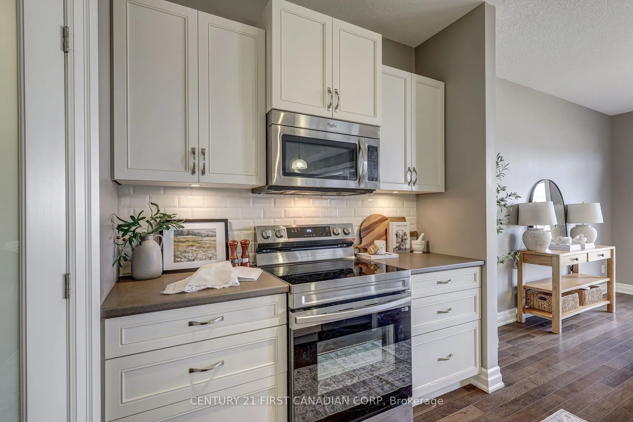 696 BENNETT Crescent
