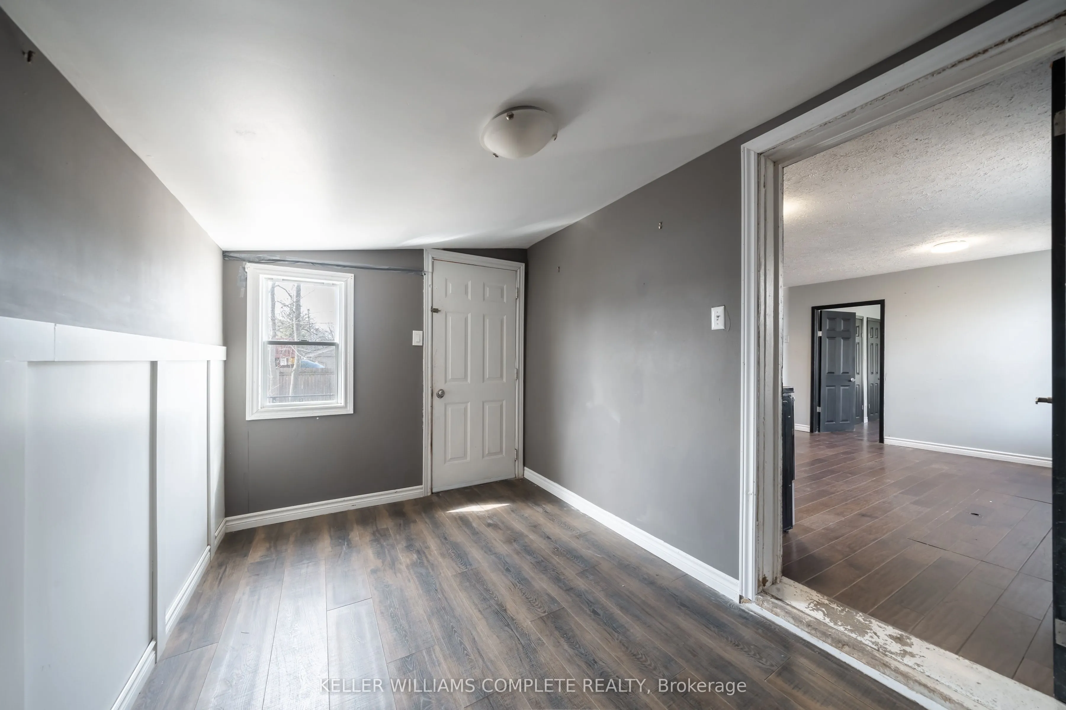 21 Renfrew Street E