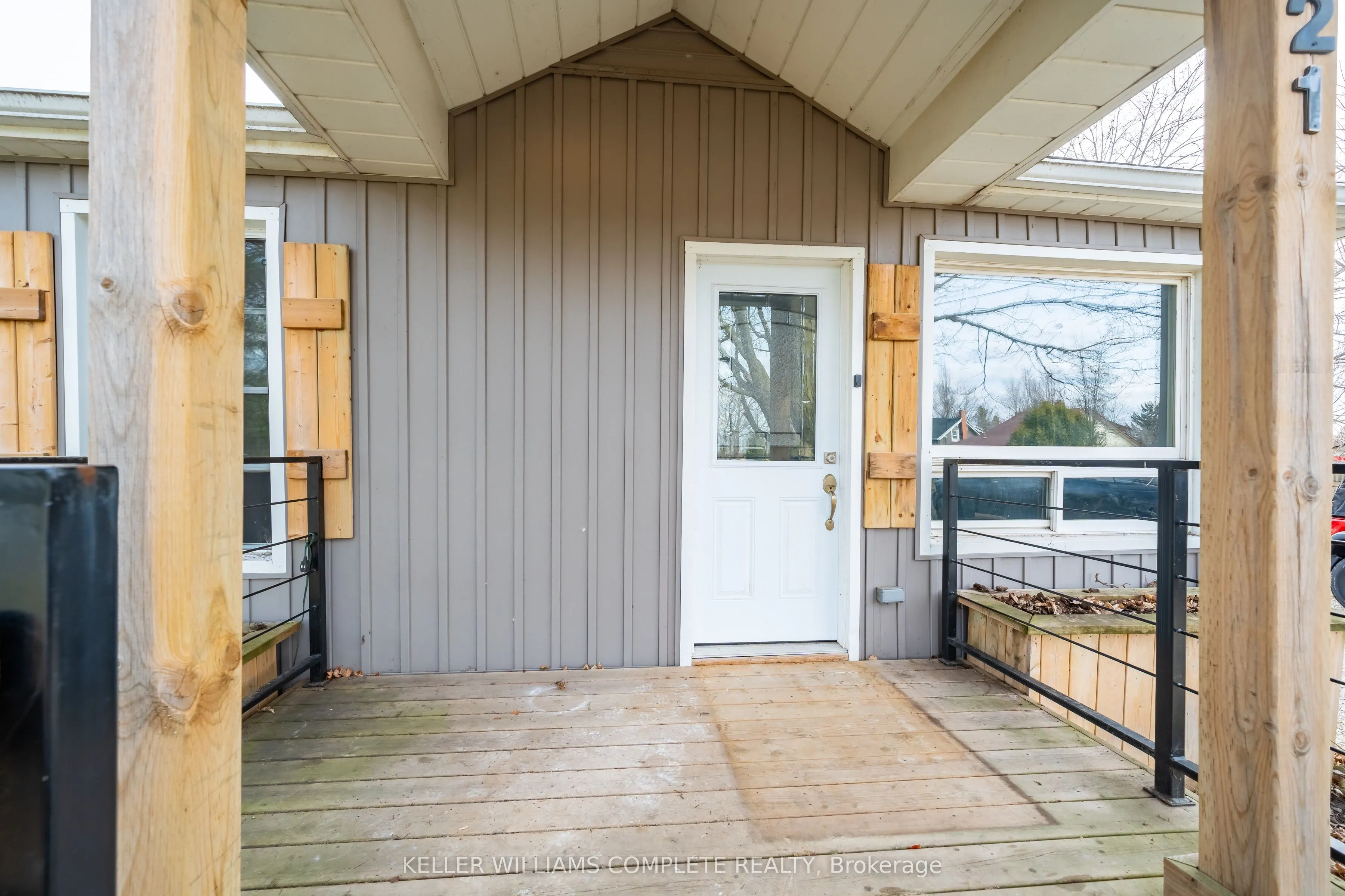 21 Renfrew Street E