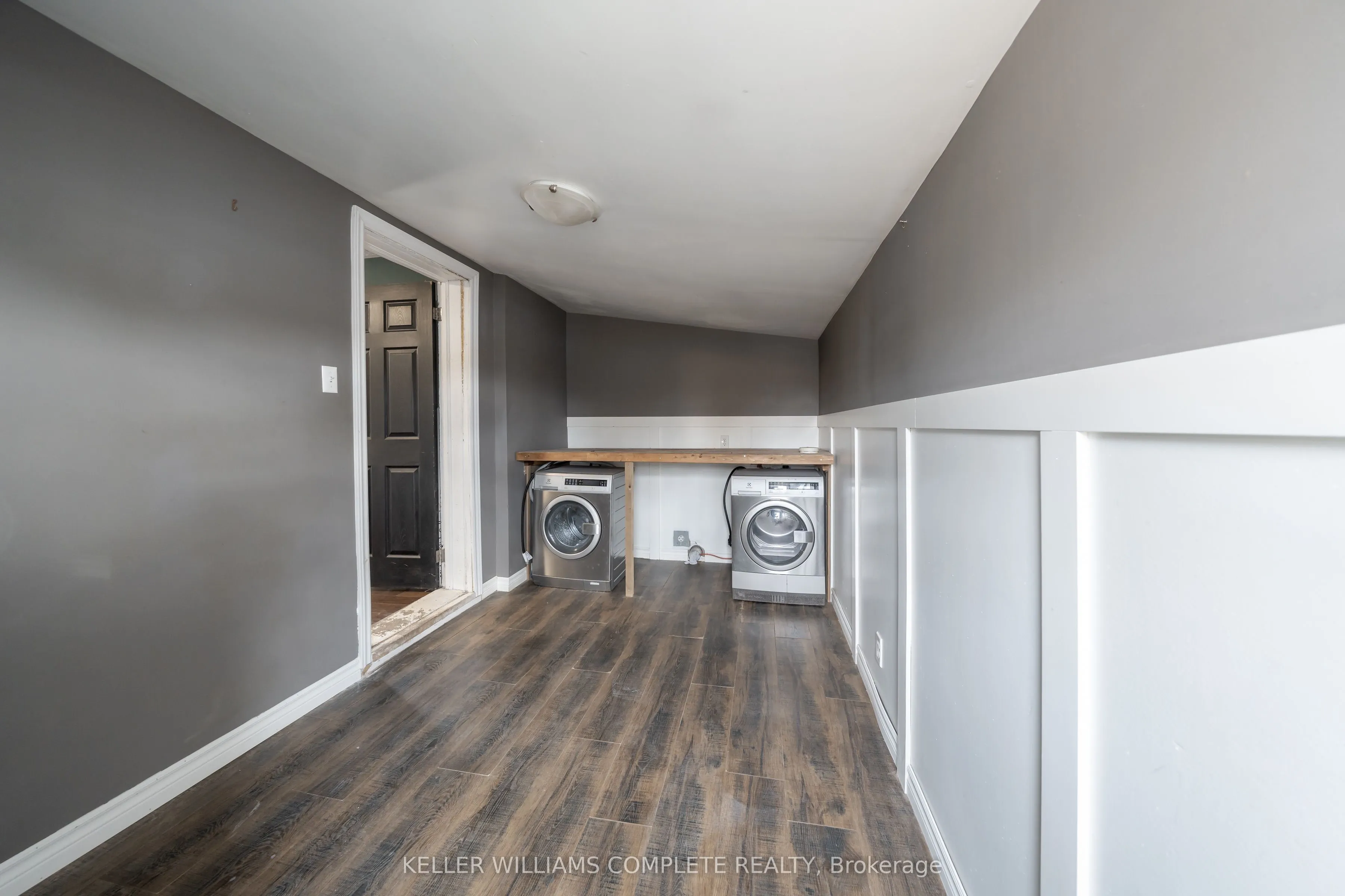 21 Renfrew Street E
