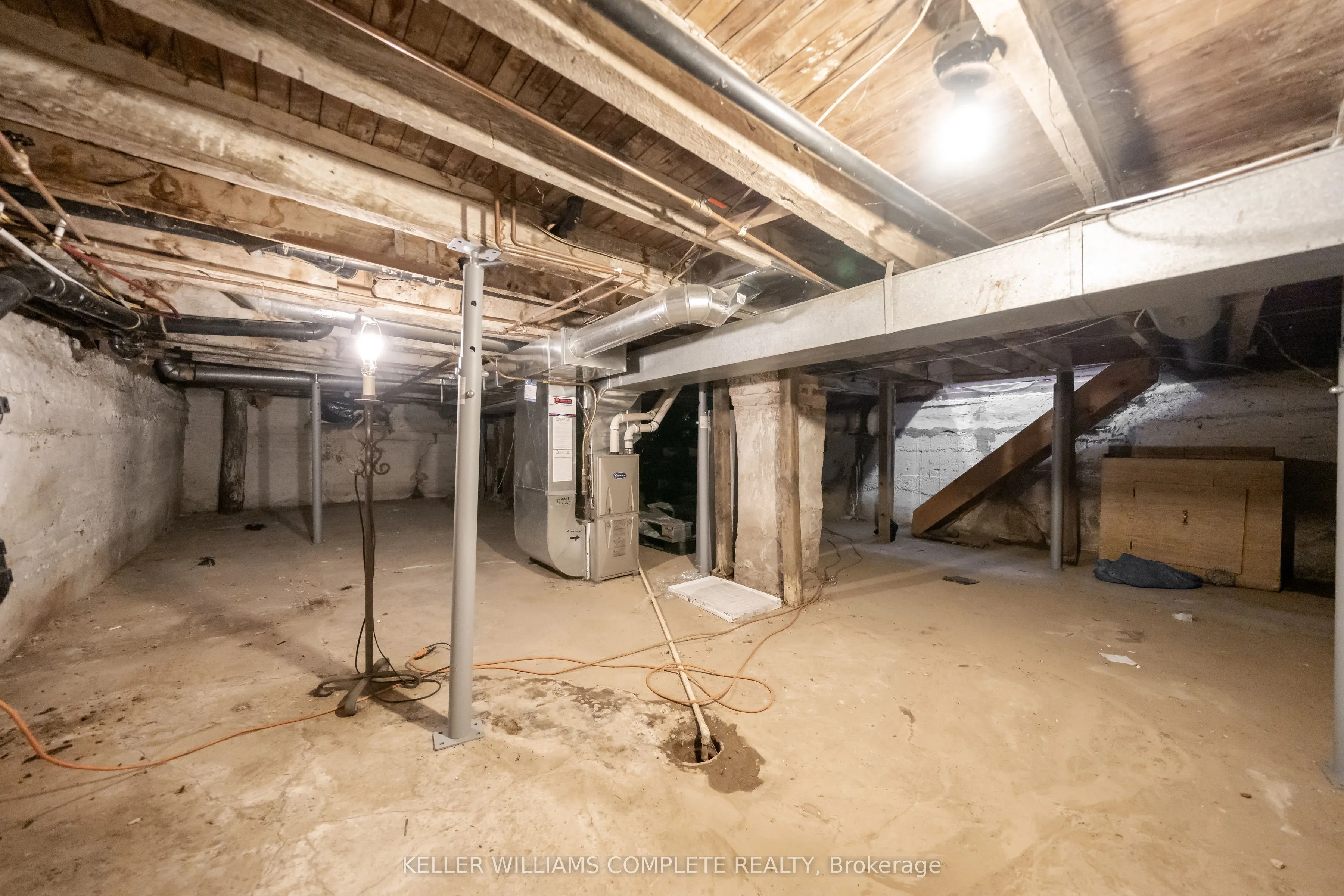 21 Renfrew Street E