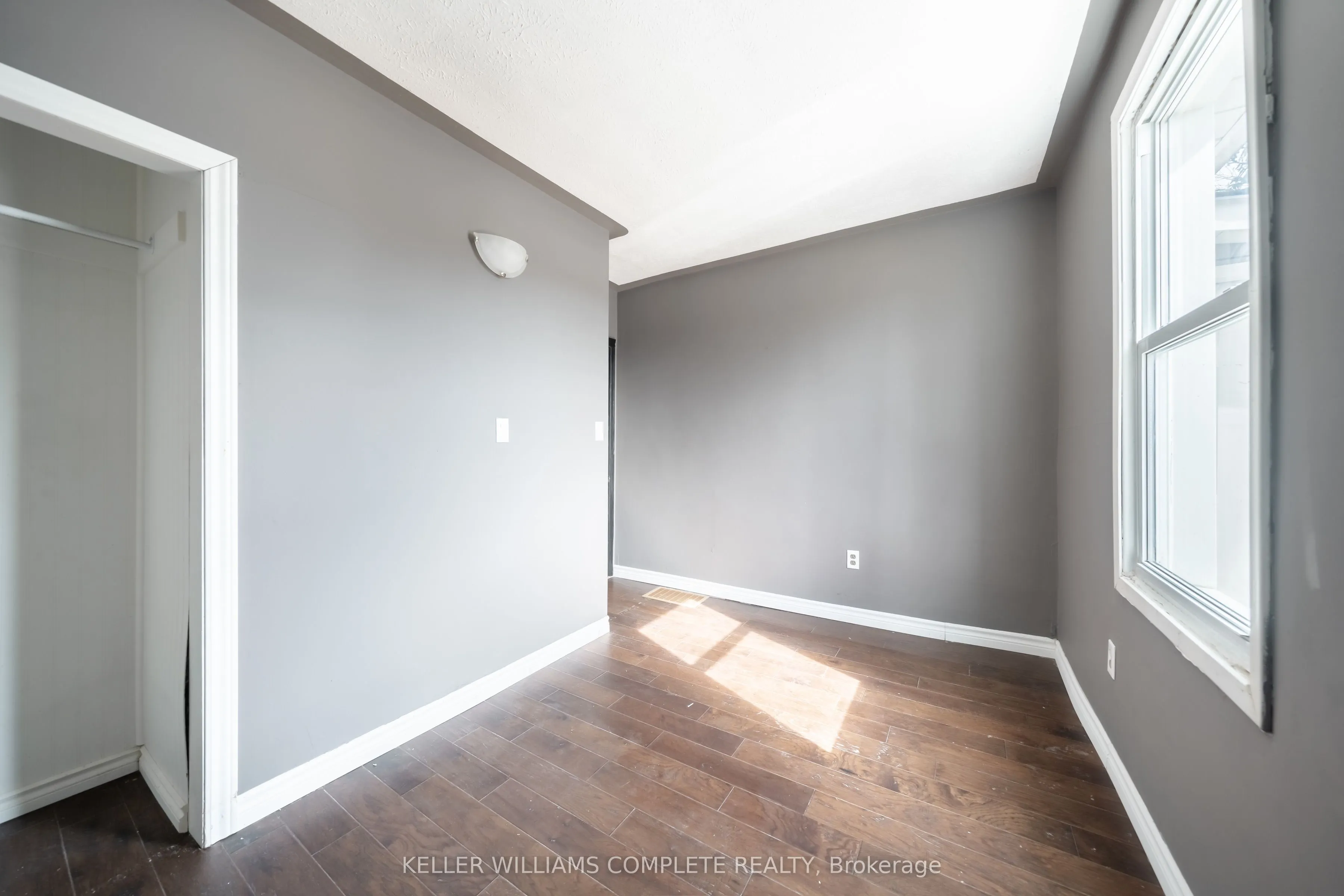 21 Renfrew Street E