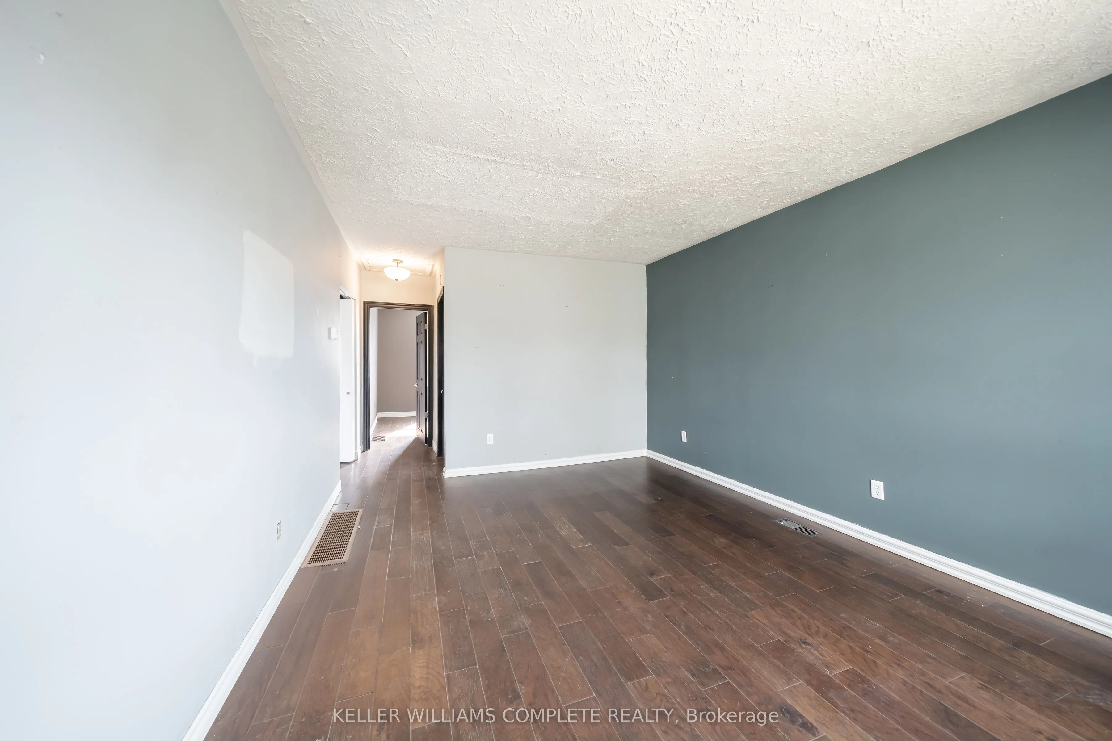 21 Renfrew Street E