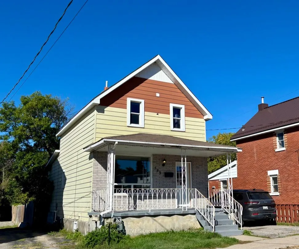 589 Douglas Street