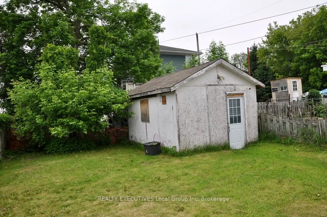 589 Douglas Street