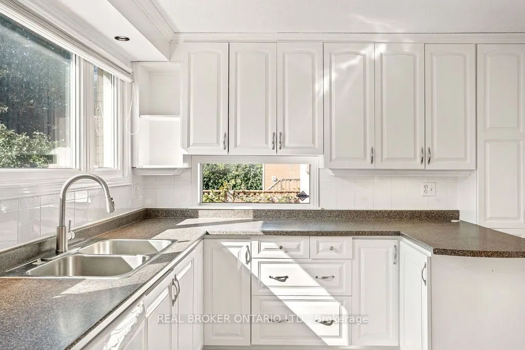99 Queensline Drive