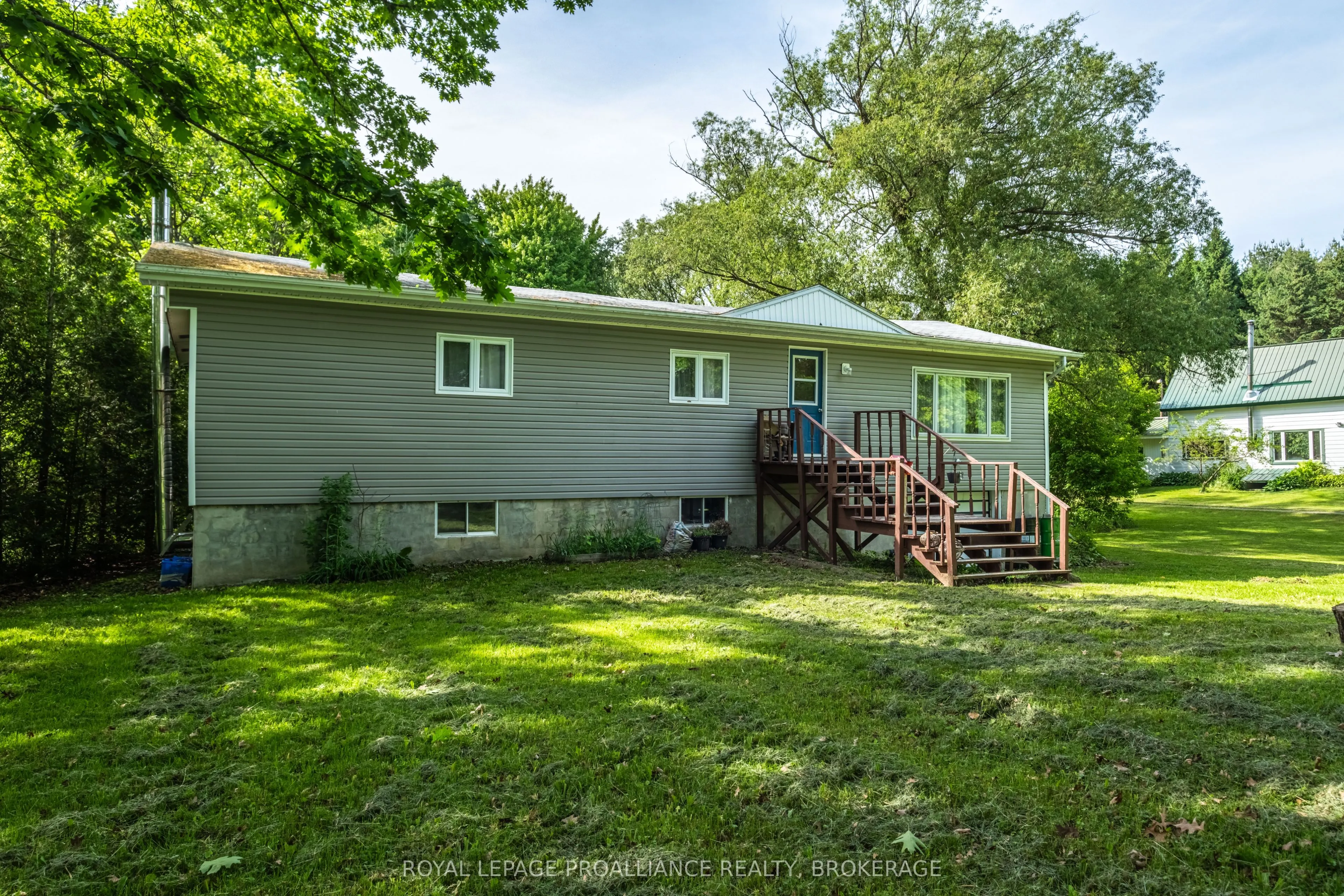 32 Old River Road
