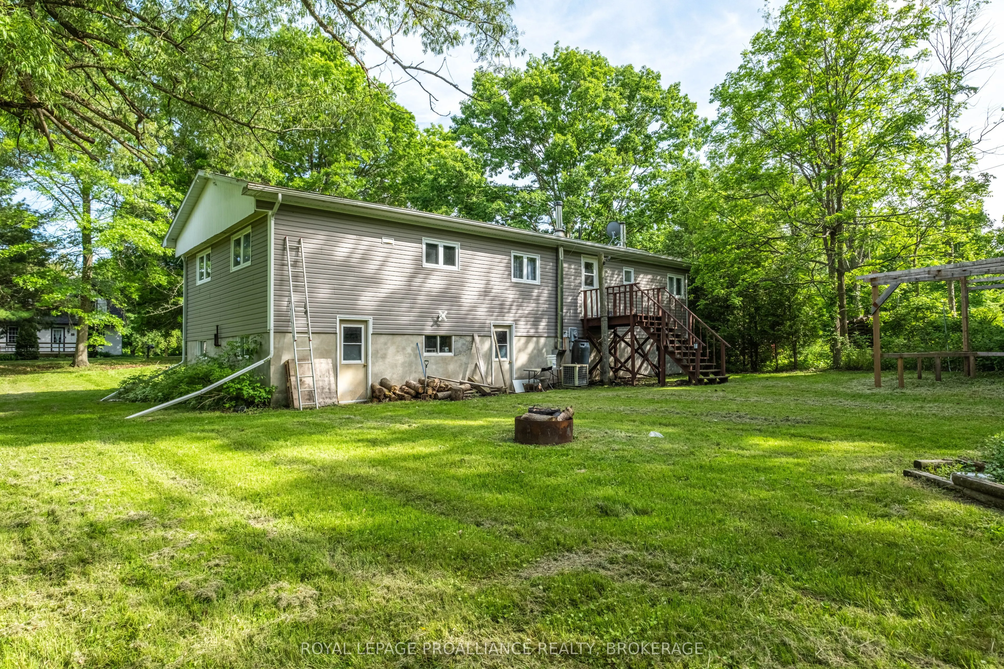 32 Old River Road