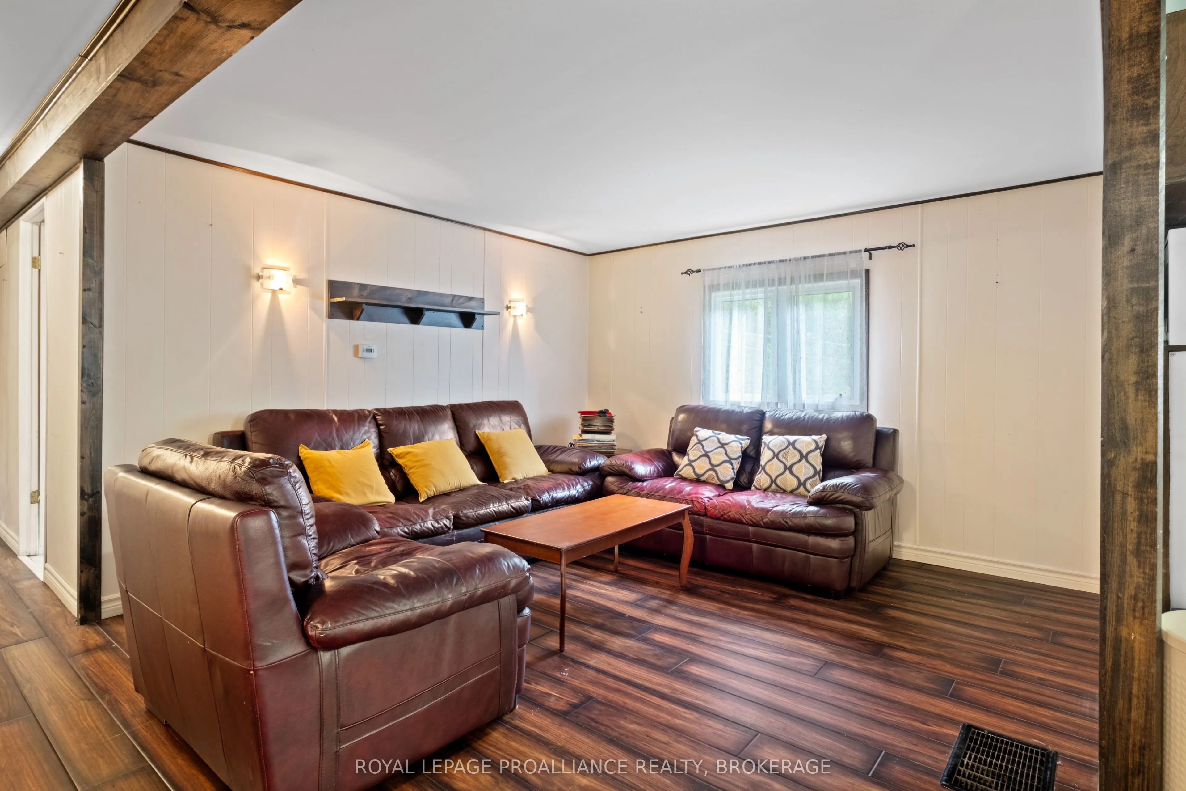 32 Old River Road