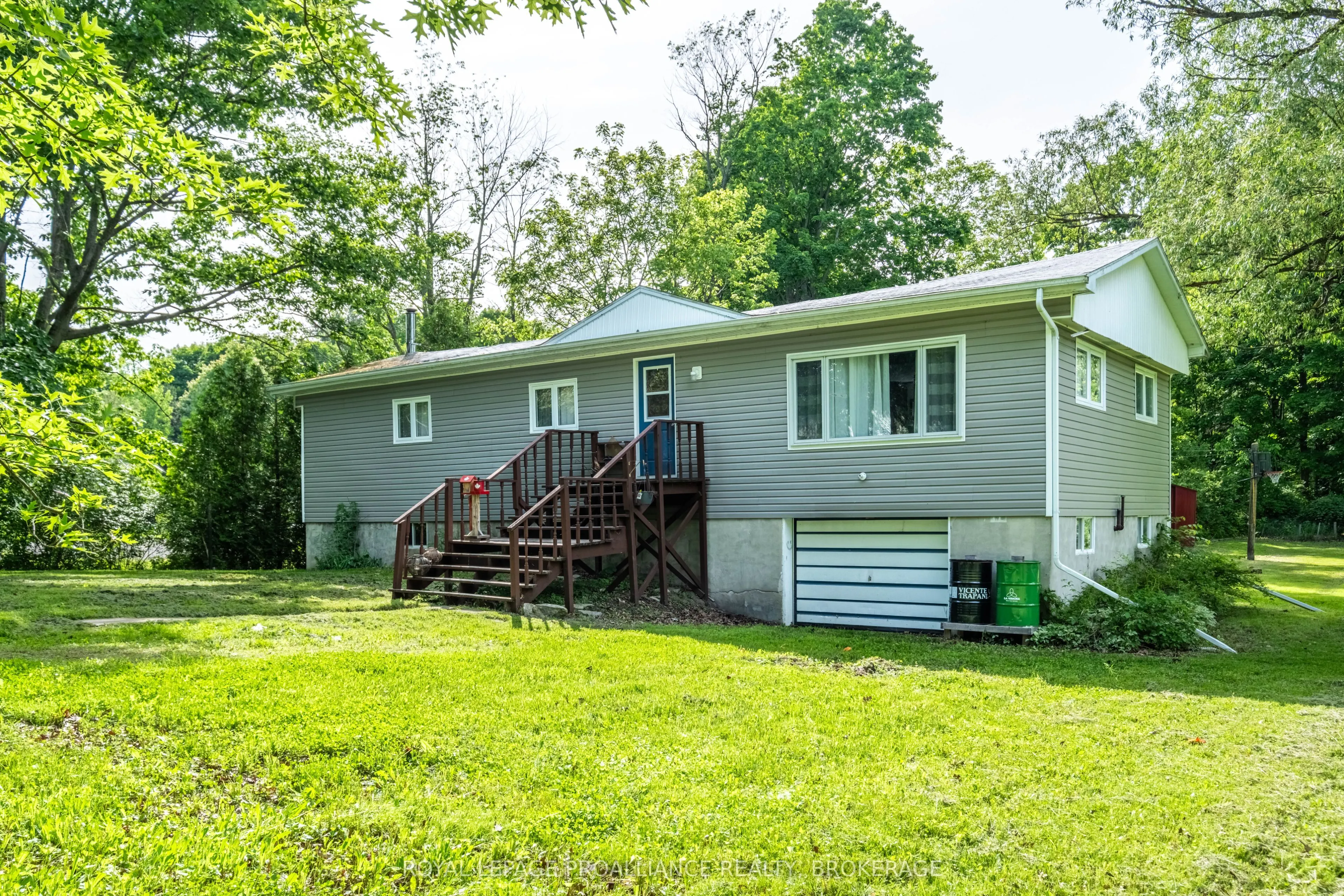 32 Old River Road