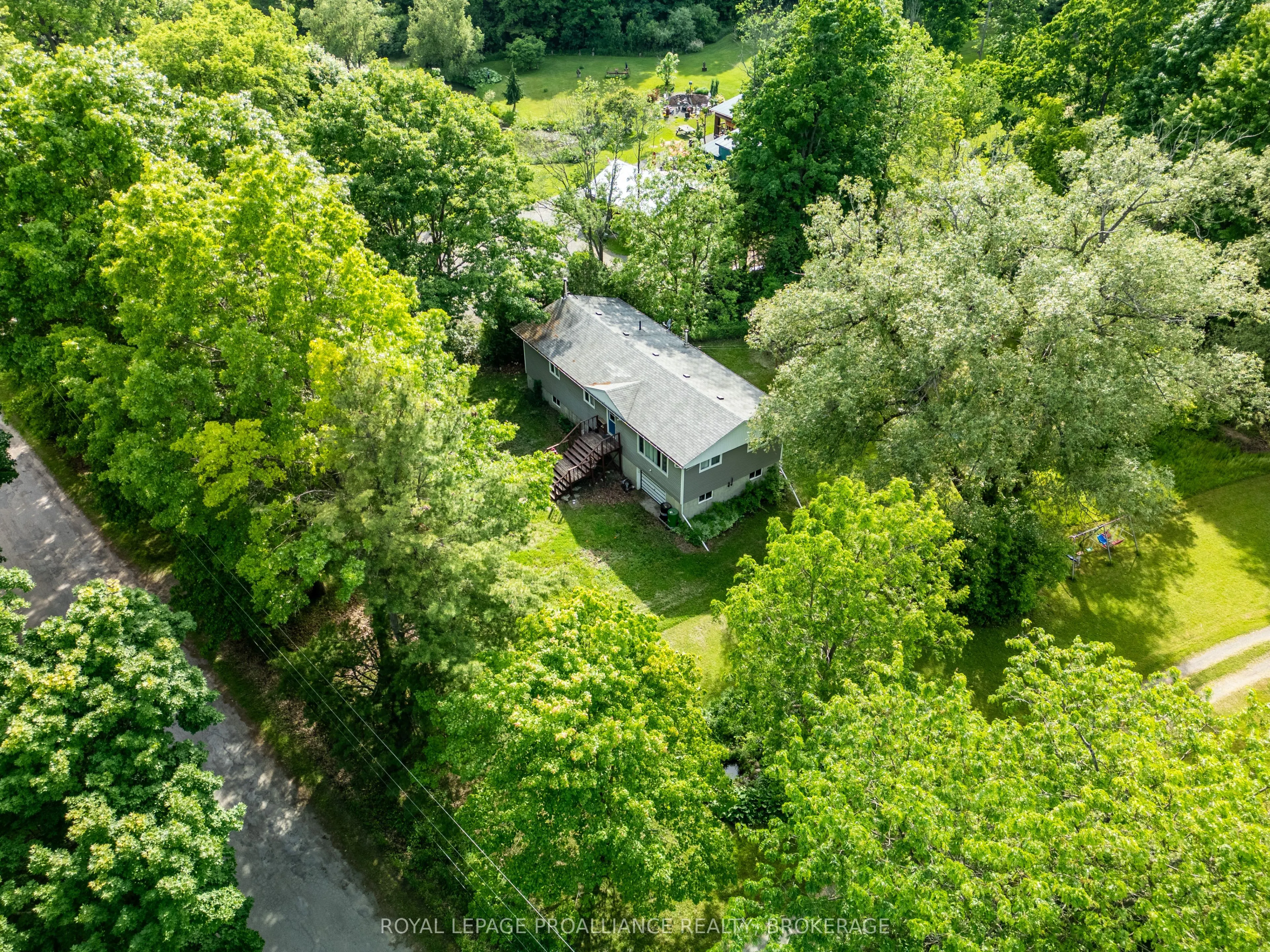 32 Old River Road