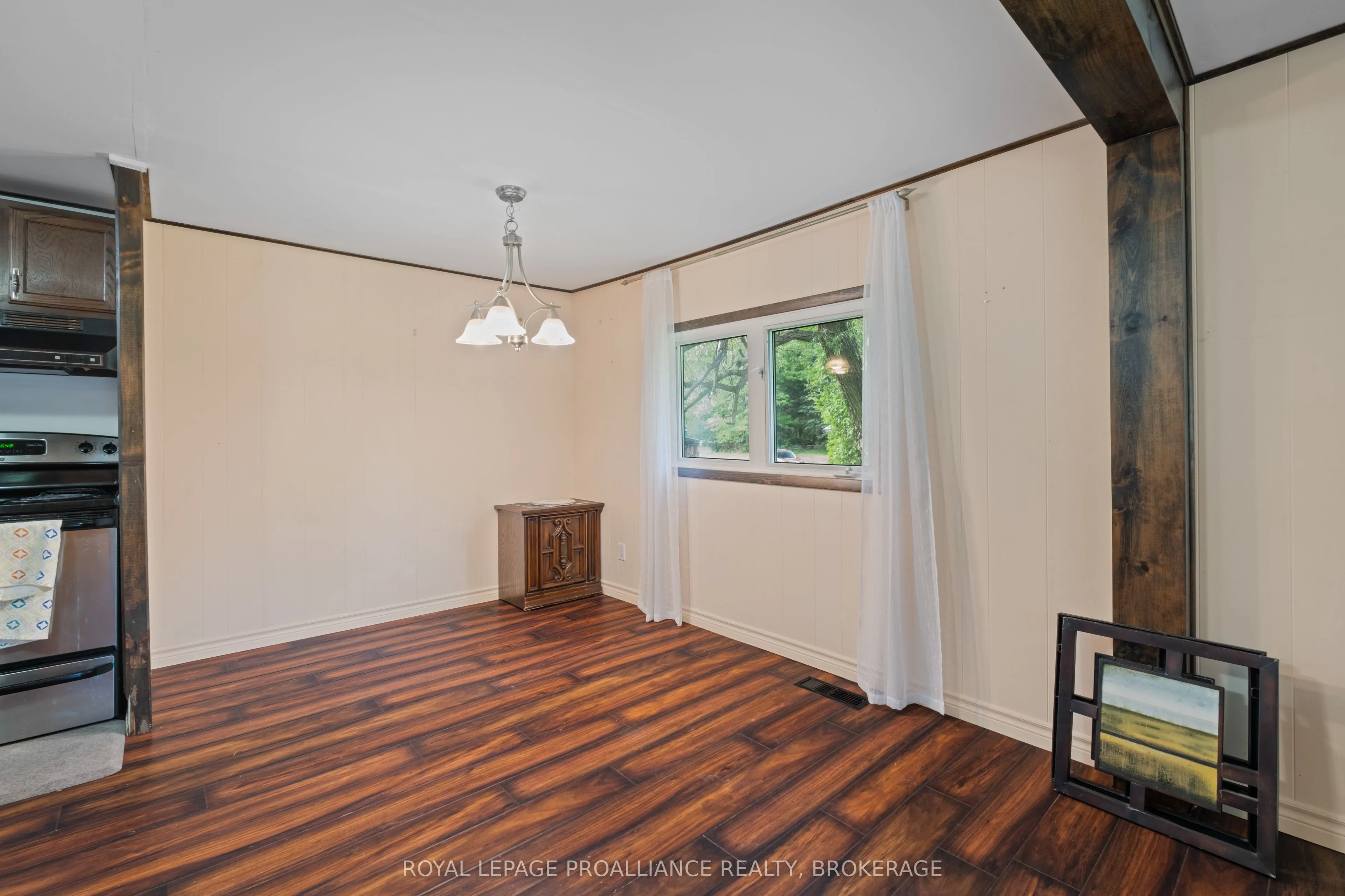 32 Old River Road