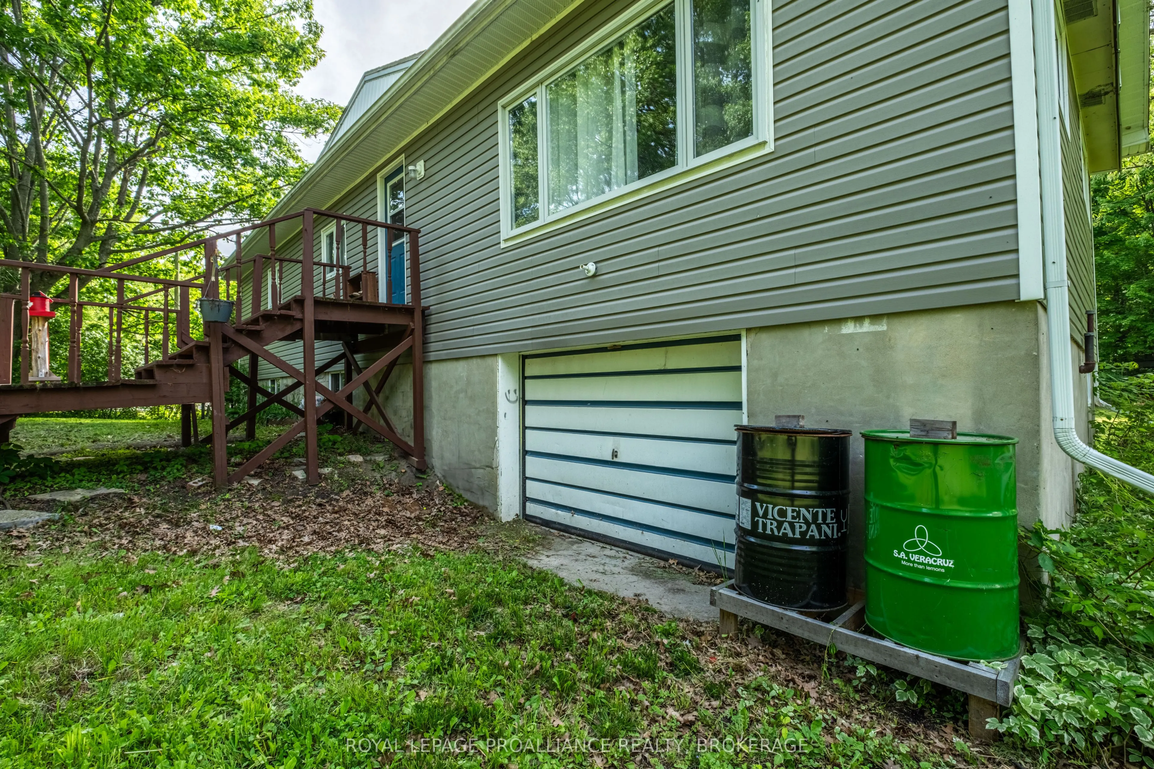 32 Old River Road