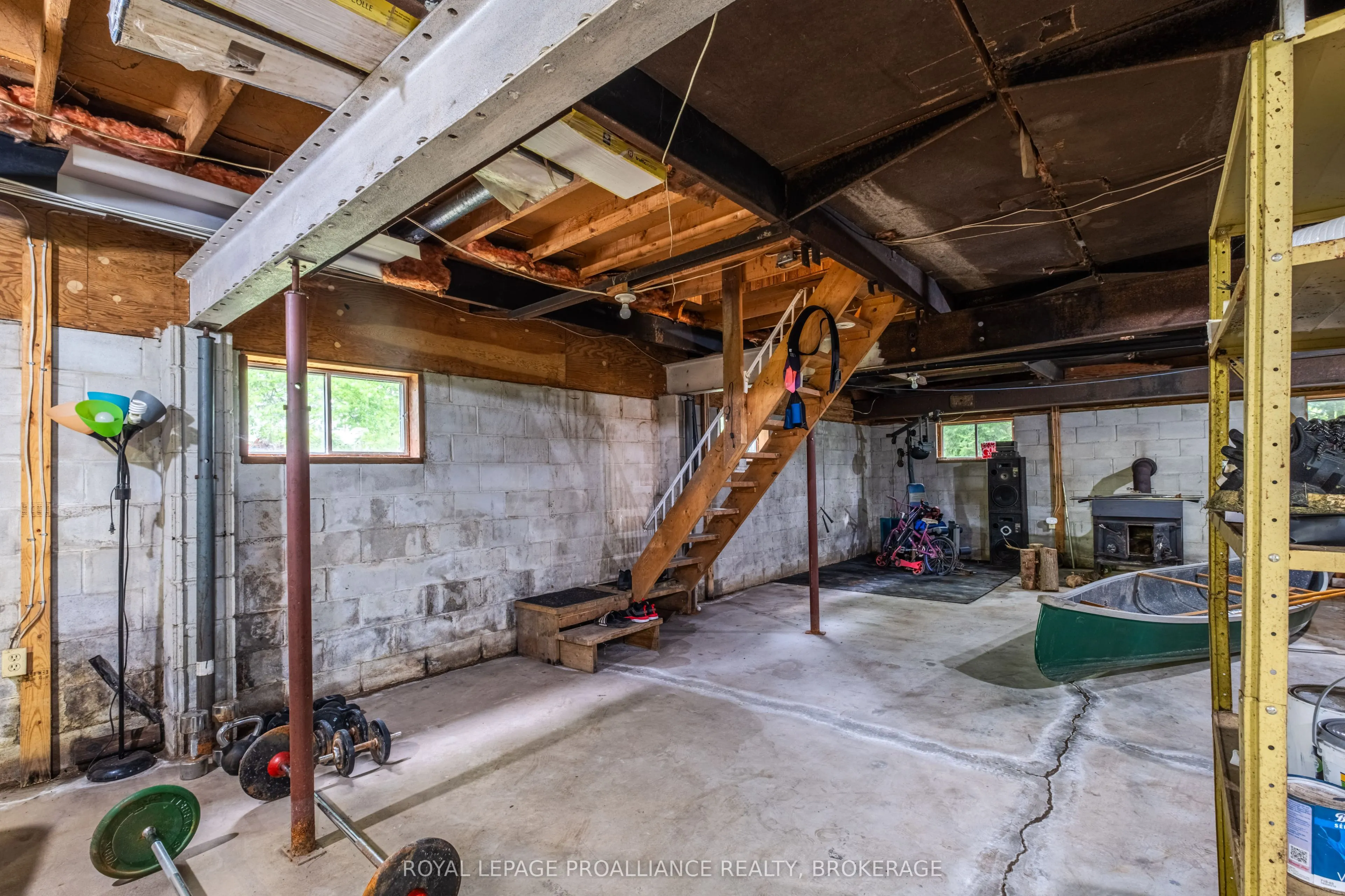32 Old River Road