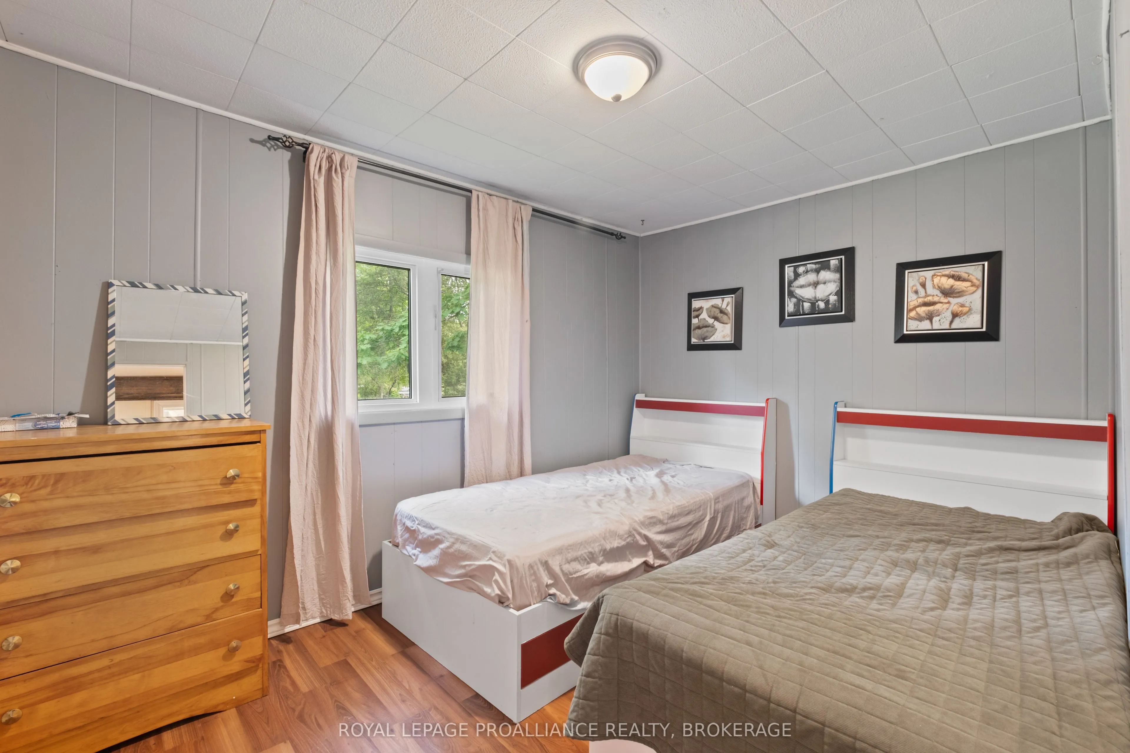 32 Old River Road