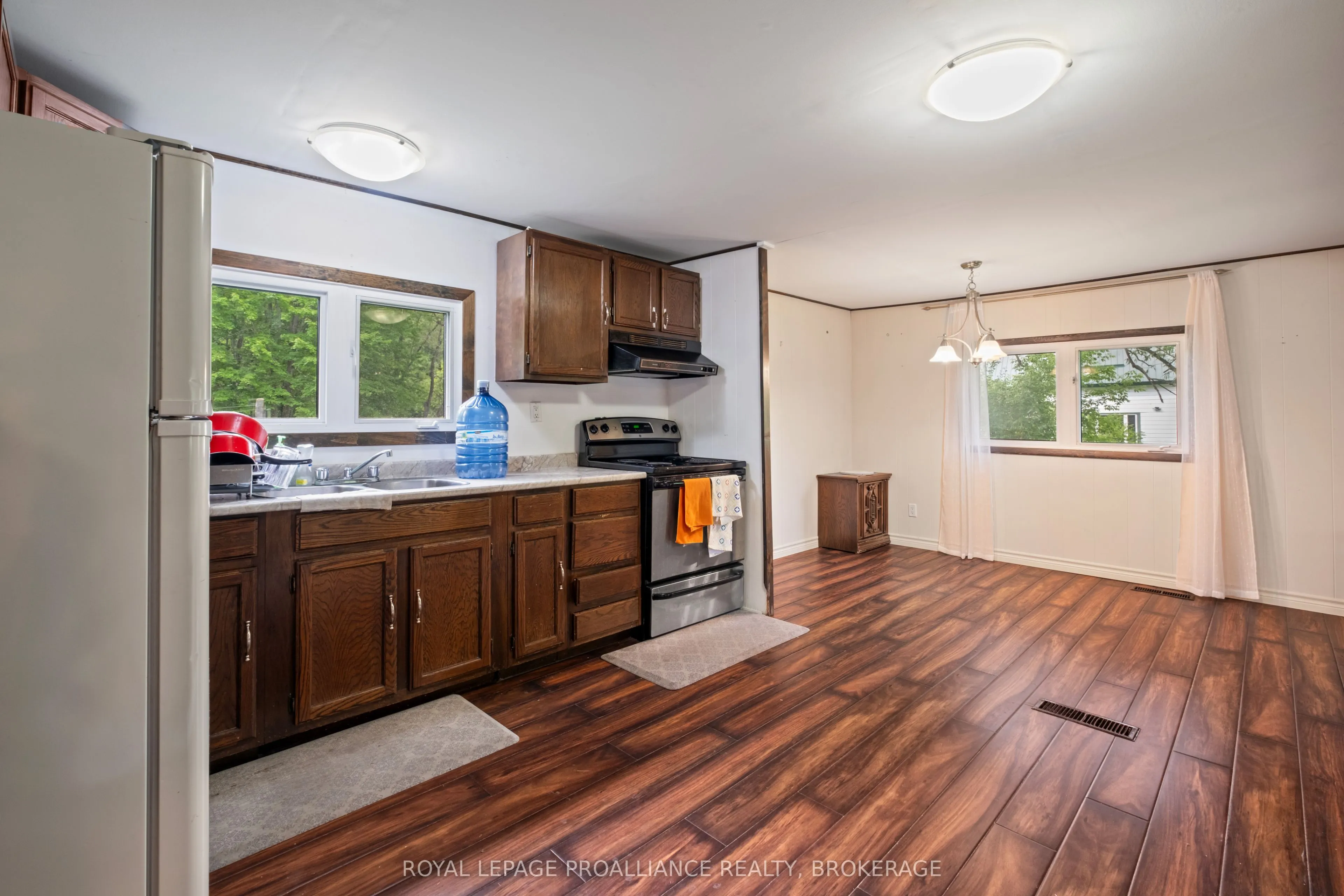 32 Old River Road