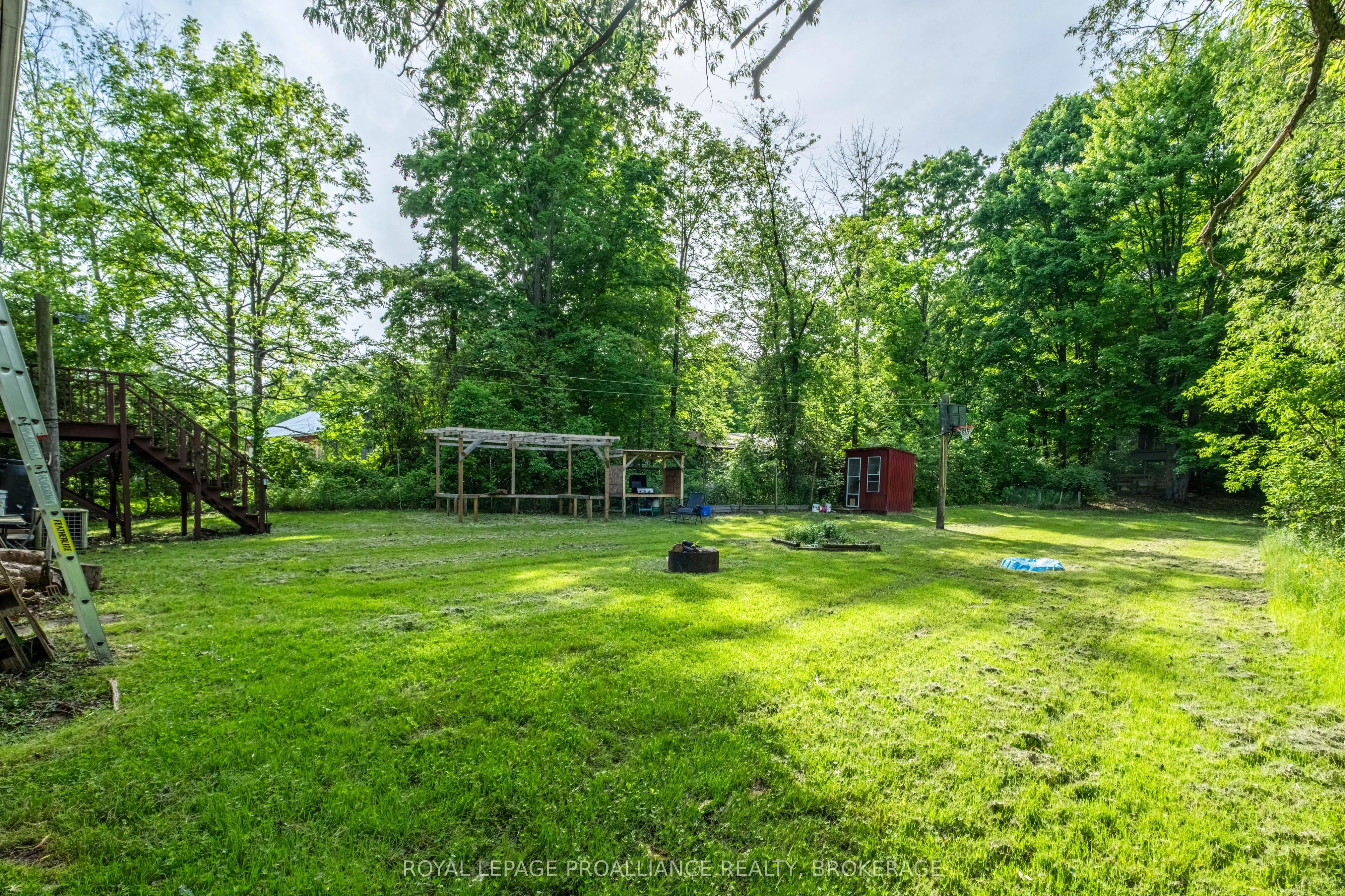 32 Old River Road