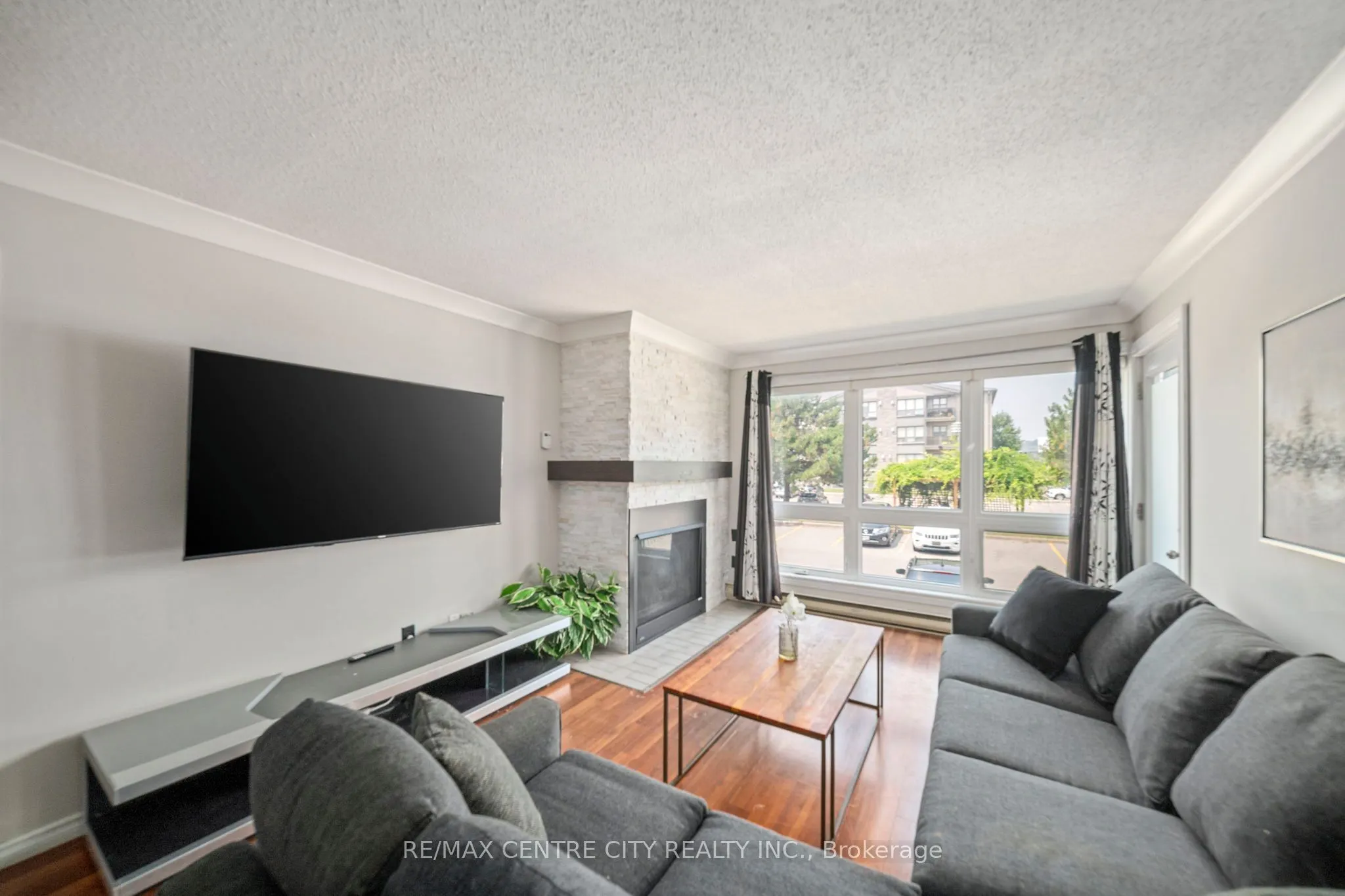 9 Jacksway Crescent, #202