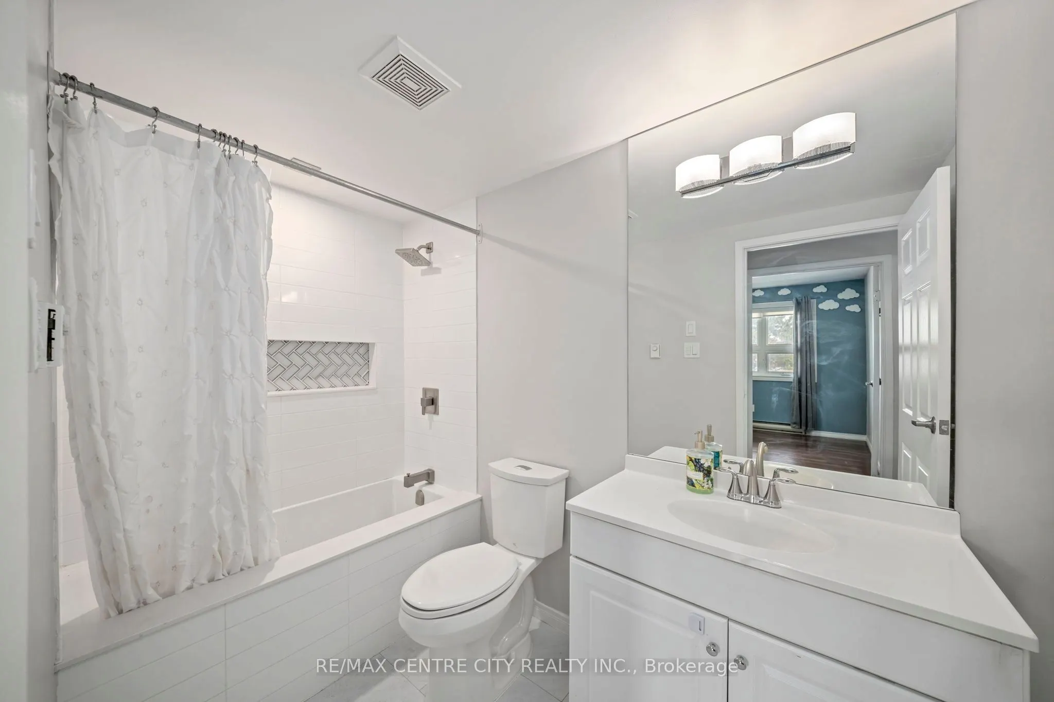 9 Jacksway Crescent, #202