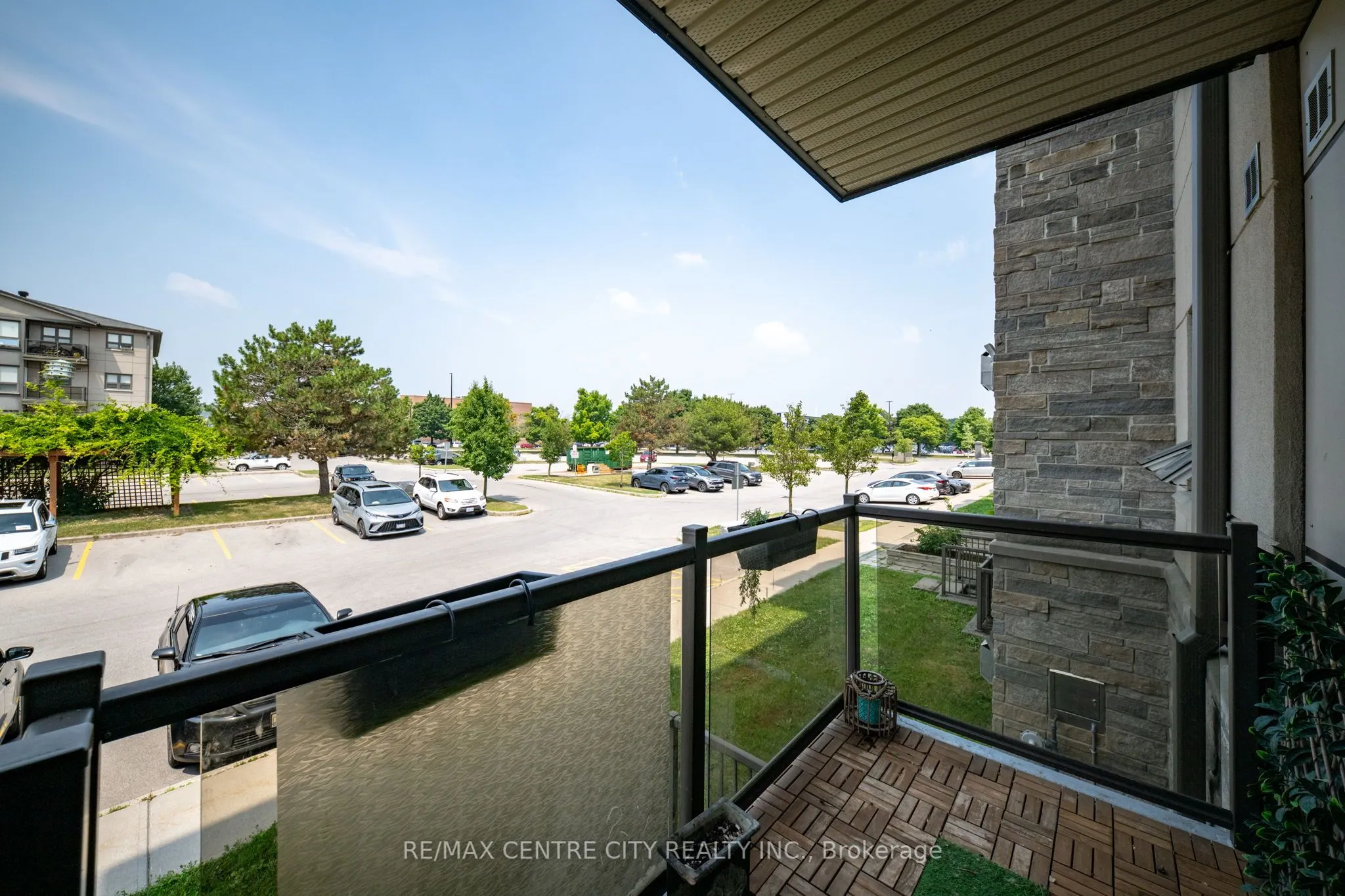 9 Jacksway Crescent, #202