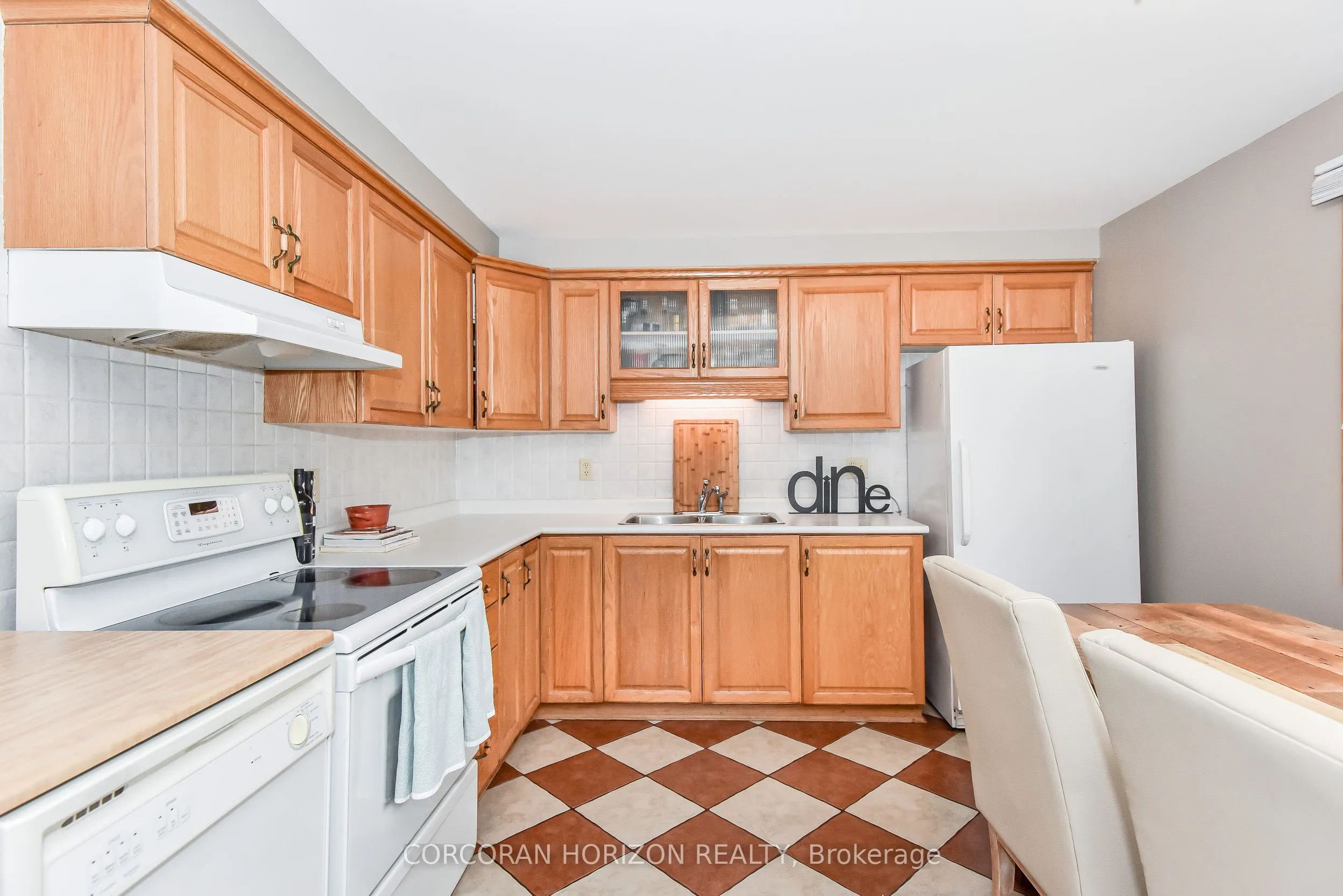 512 Elgin Street N