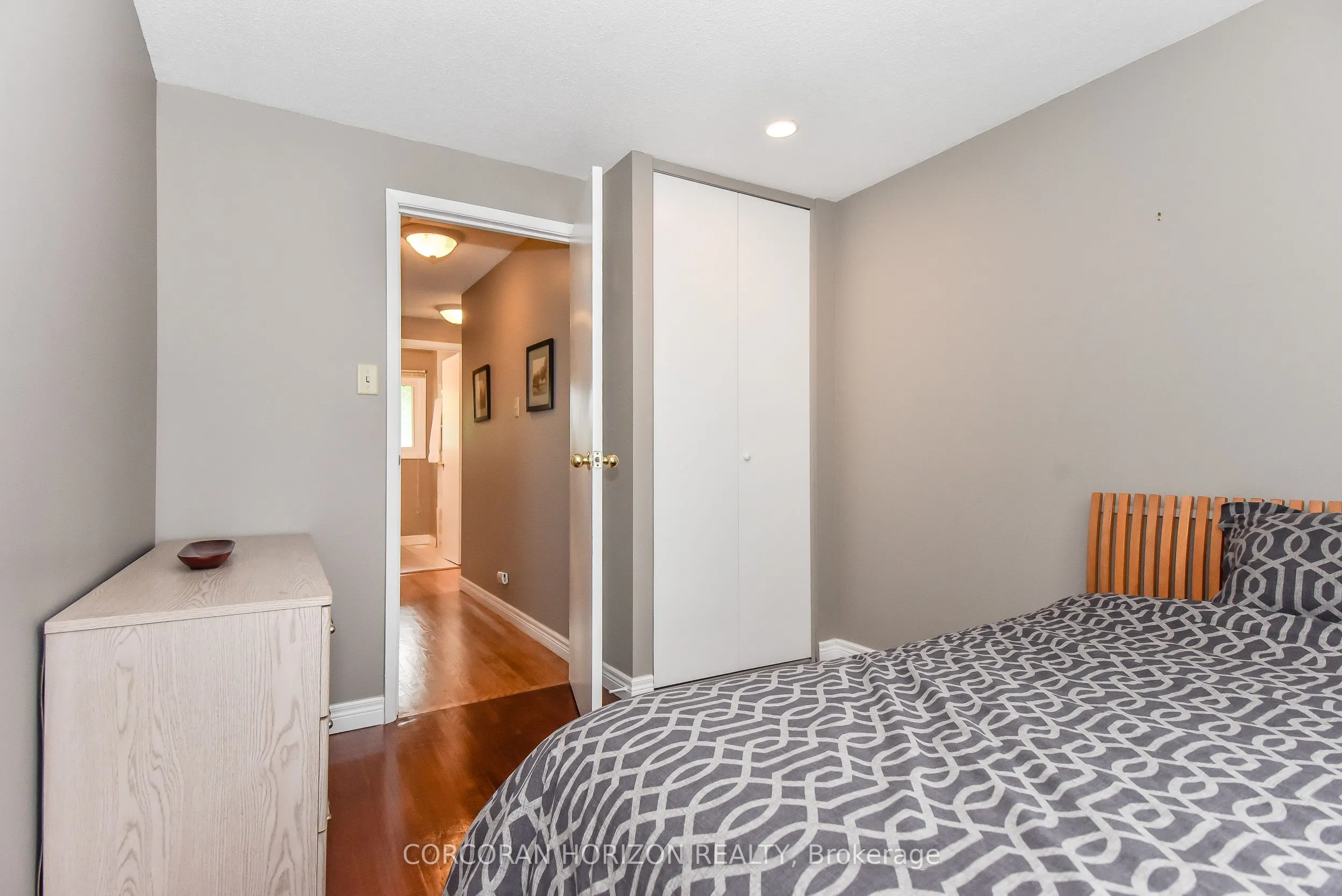 512 Elgin Street N