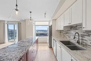 121 Queen Street, #709
