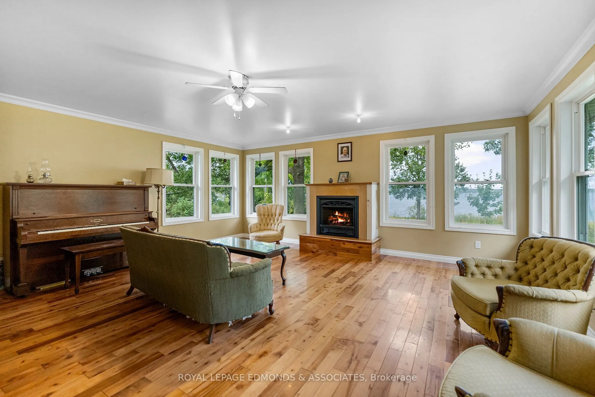 1095 MOUNTAINVIEW Drive