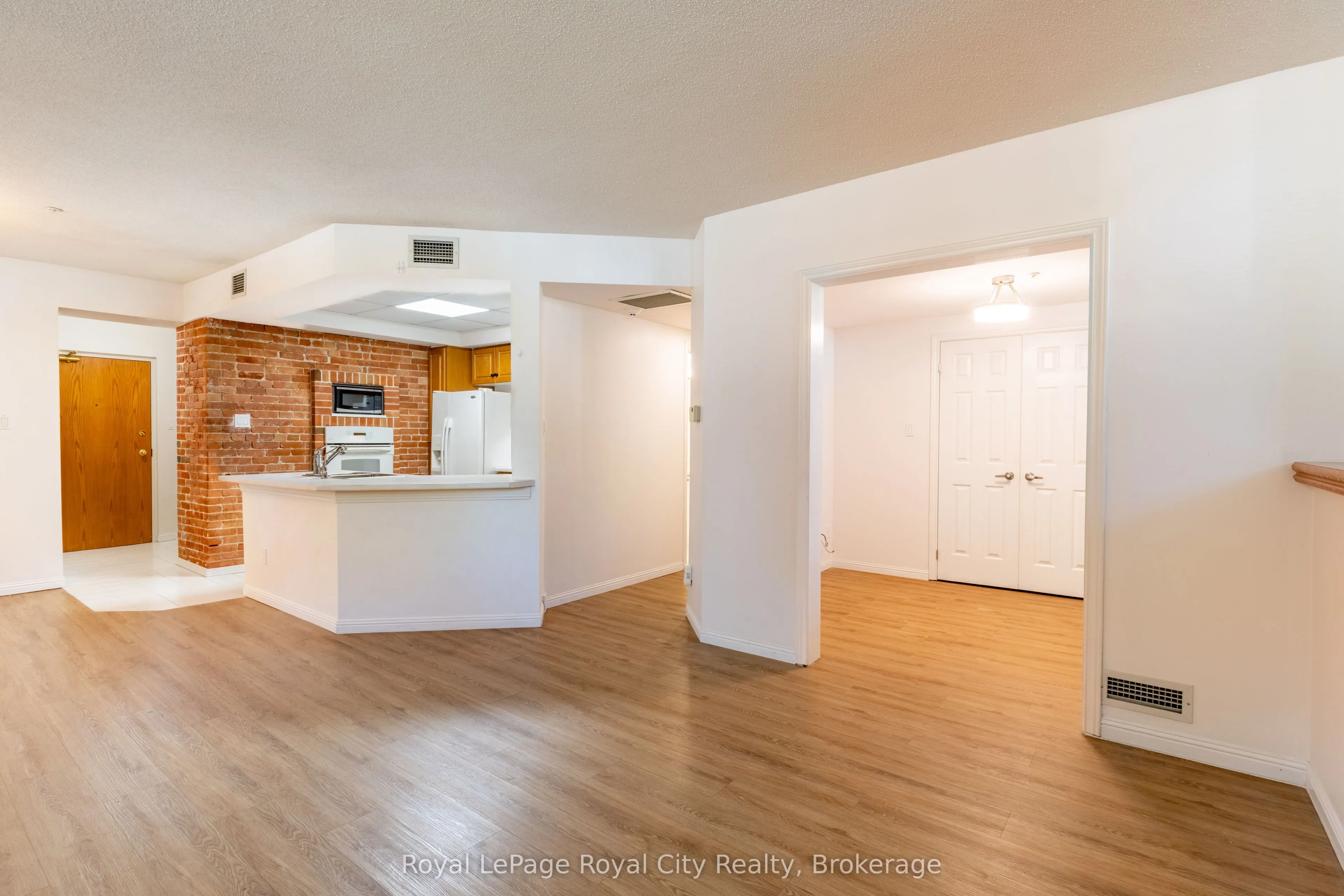57 Suffolk Street W, #101