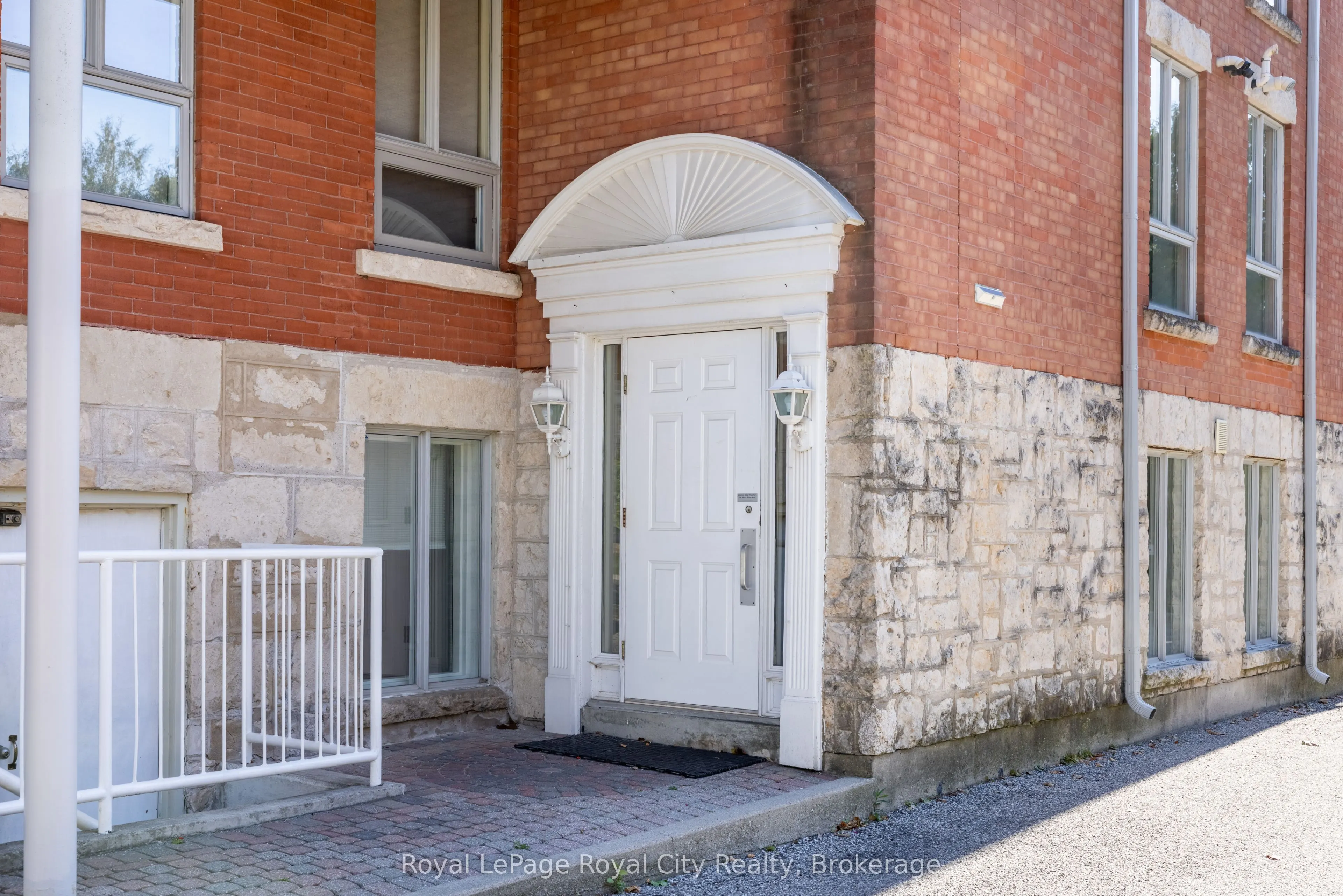 57 Suffolk Street W, #101