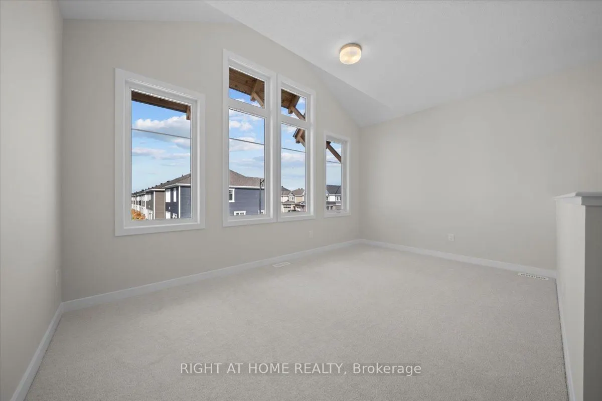 91 HACKAMORE Crescent
