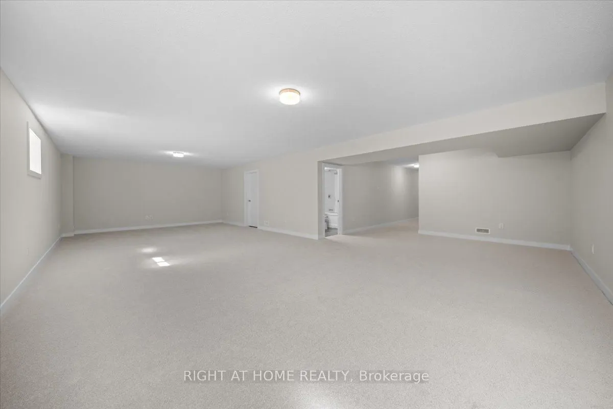91 HACKAMORE Crescent